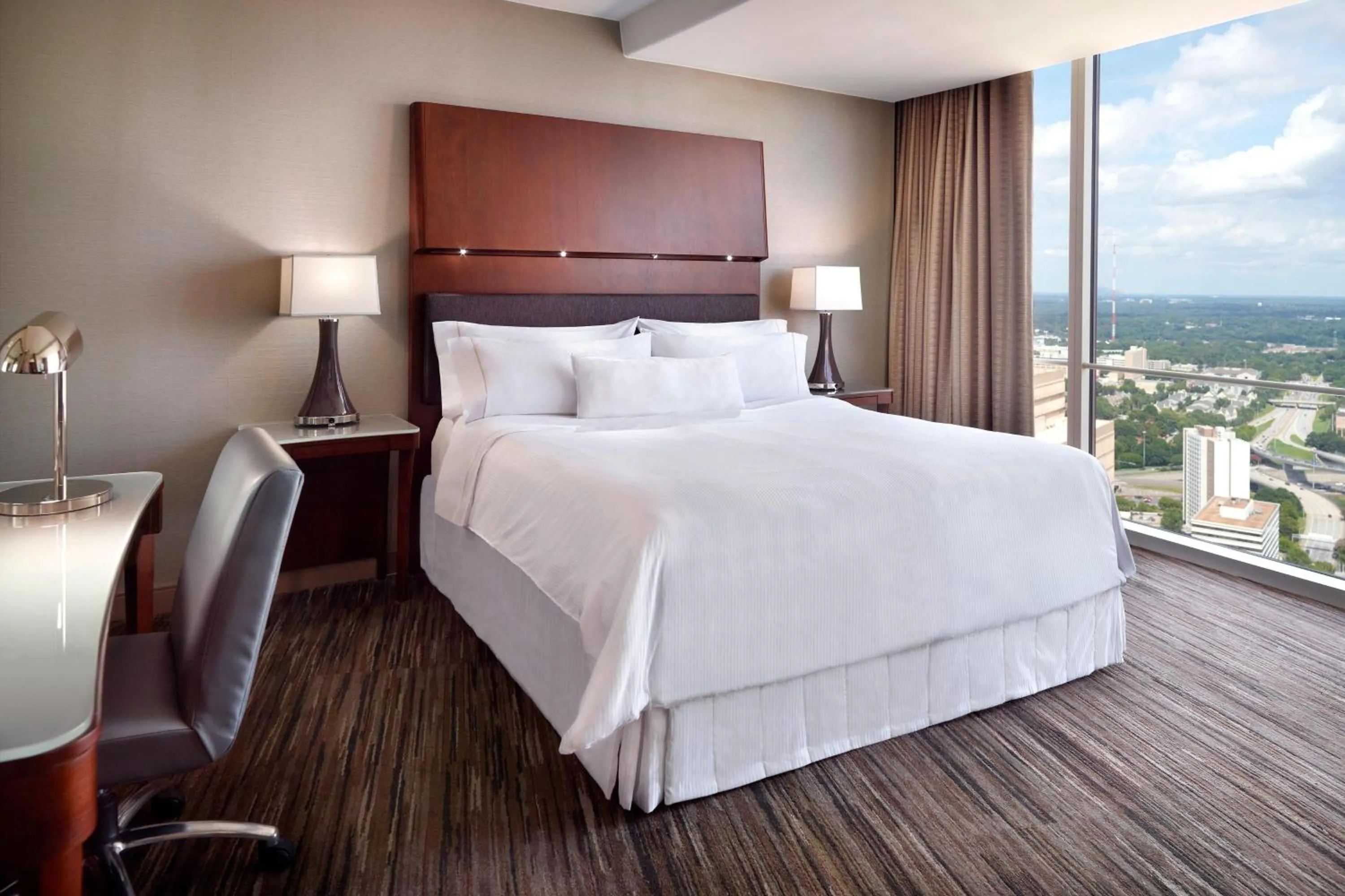 Photo of the whole room, Bed in The Westin Peachtree Plaza, Atlanta