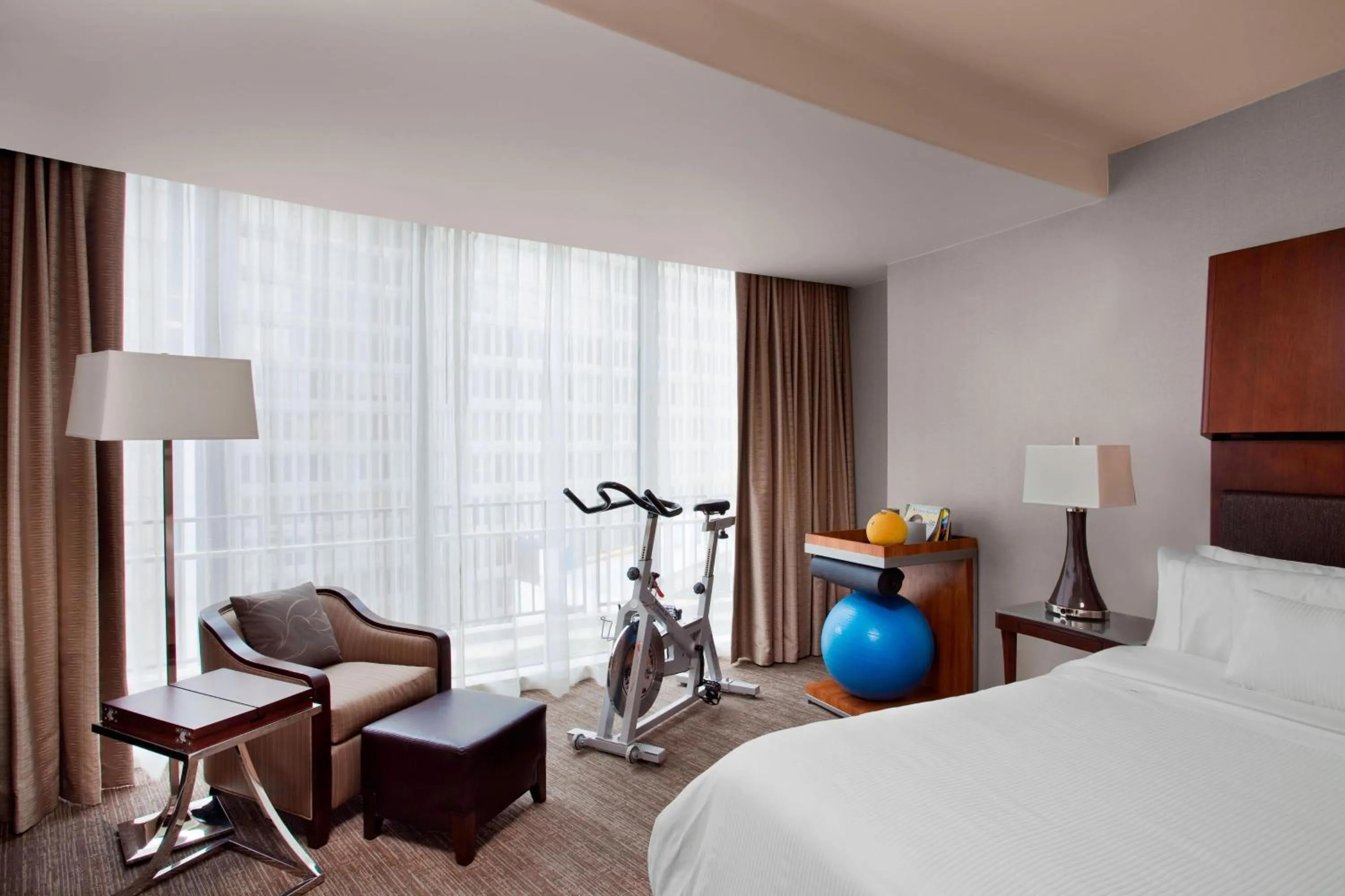 Photo of the whole room, Bed in The Westin Peachtree Plaza, Atlanta