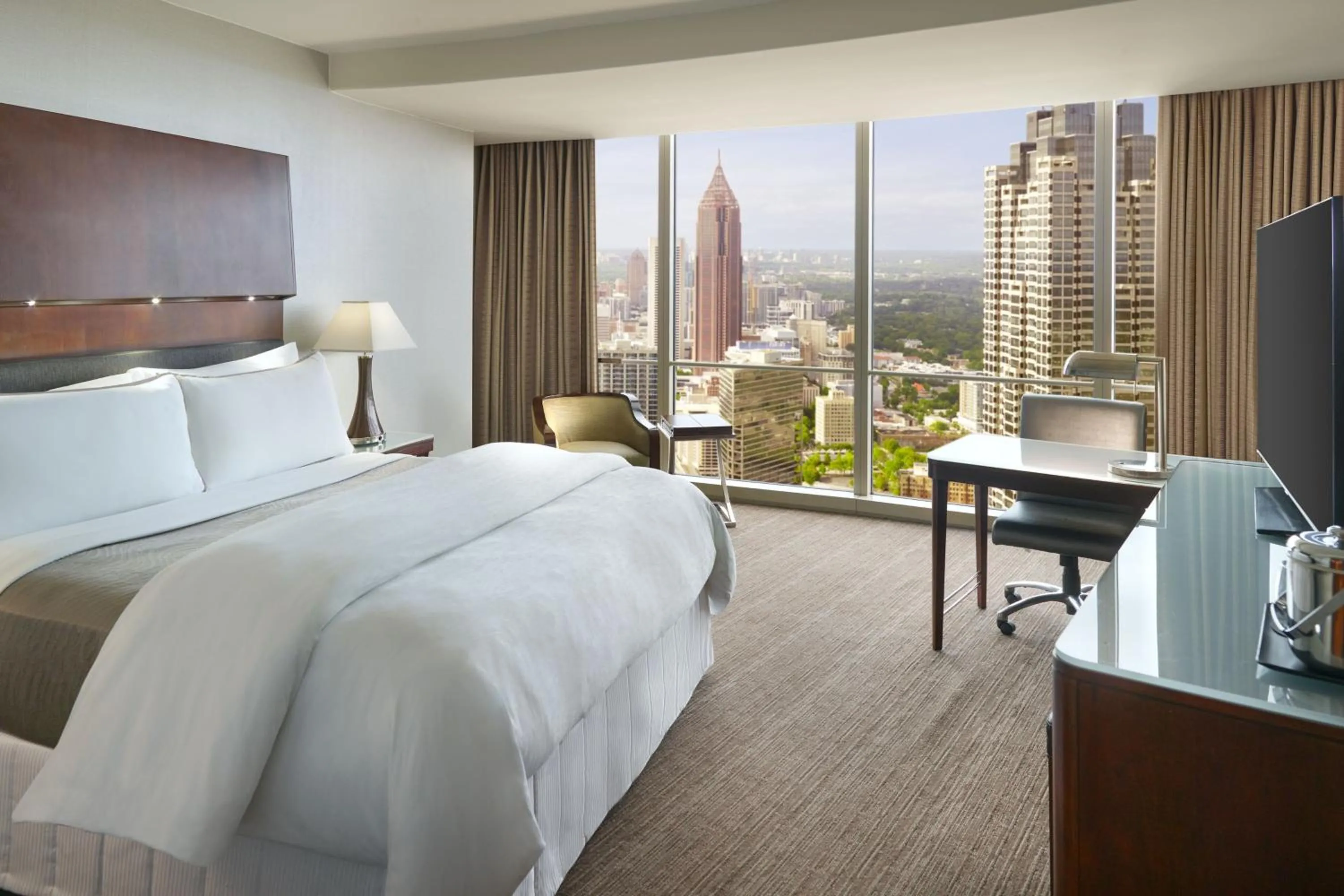 Photo of the whole room, Bed in The Westin Peachtree Plaza, Atlanta