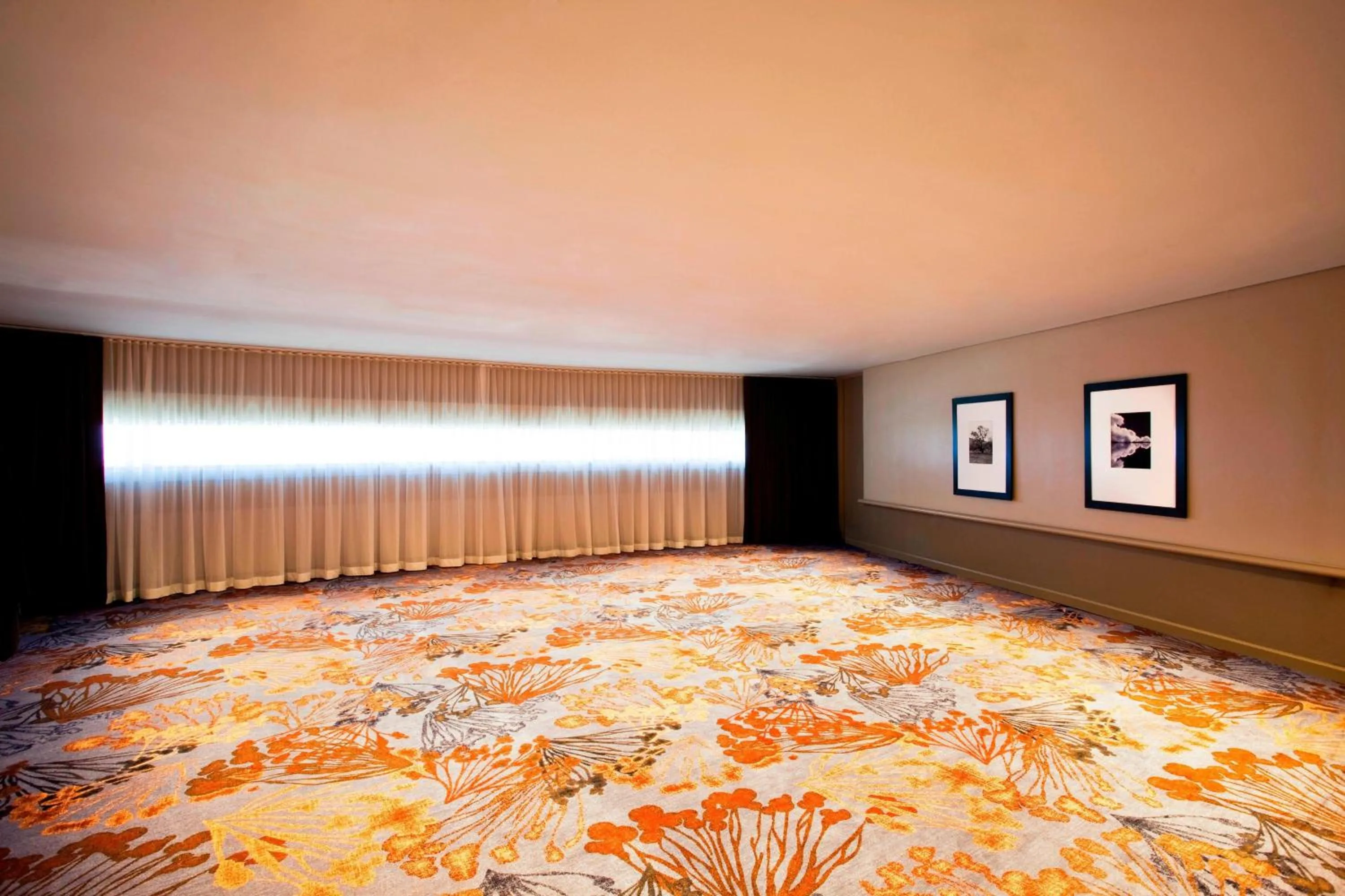 Meeting/conference room, Bed in The Westin Peachtree Plaza, Atlanta