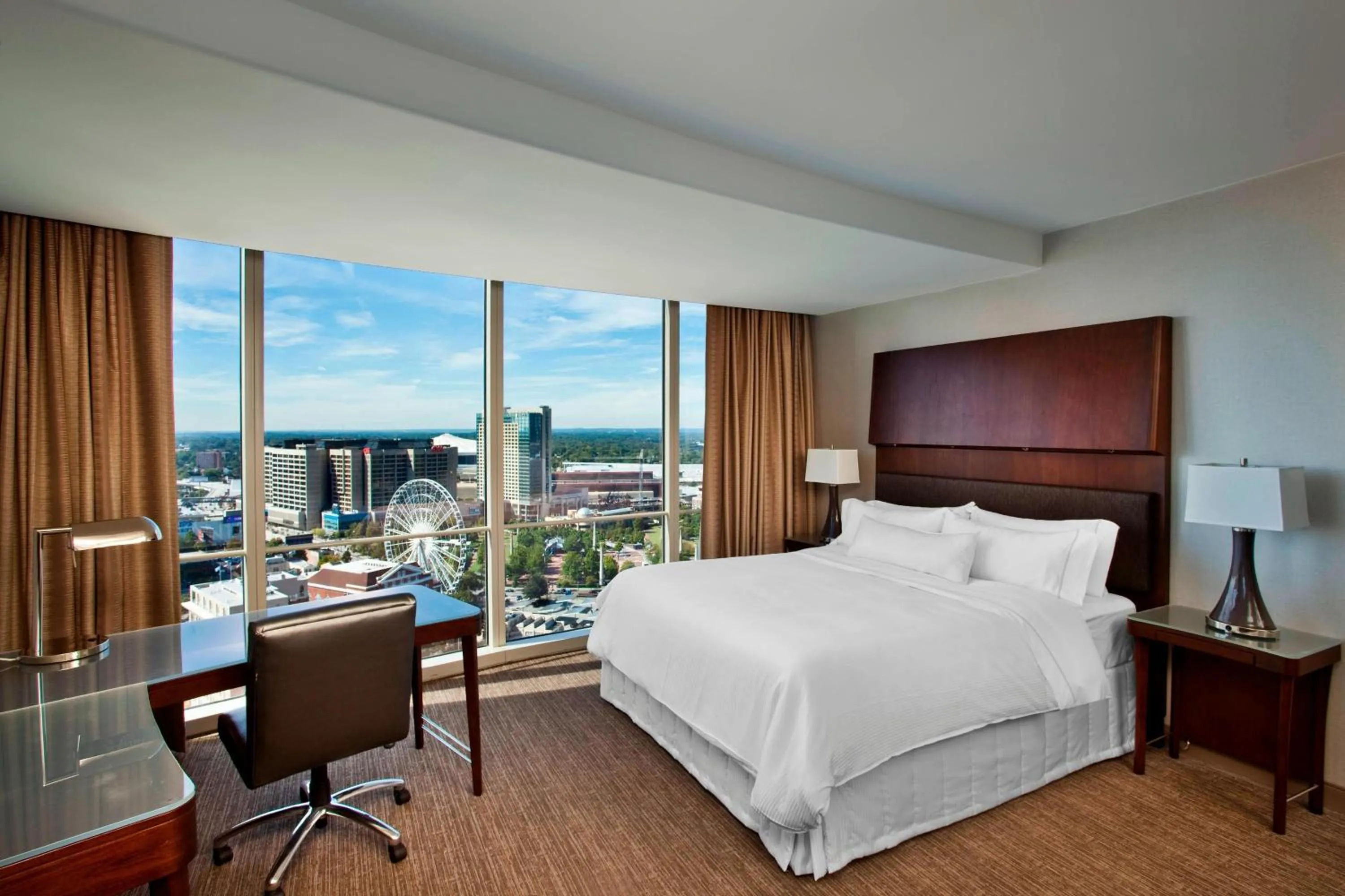 Photo of the whole room, Bed in The Westin Peachtree Plaza, Atlanta