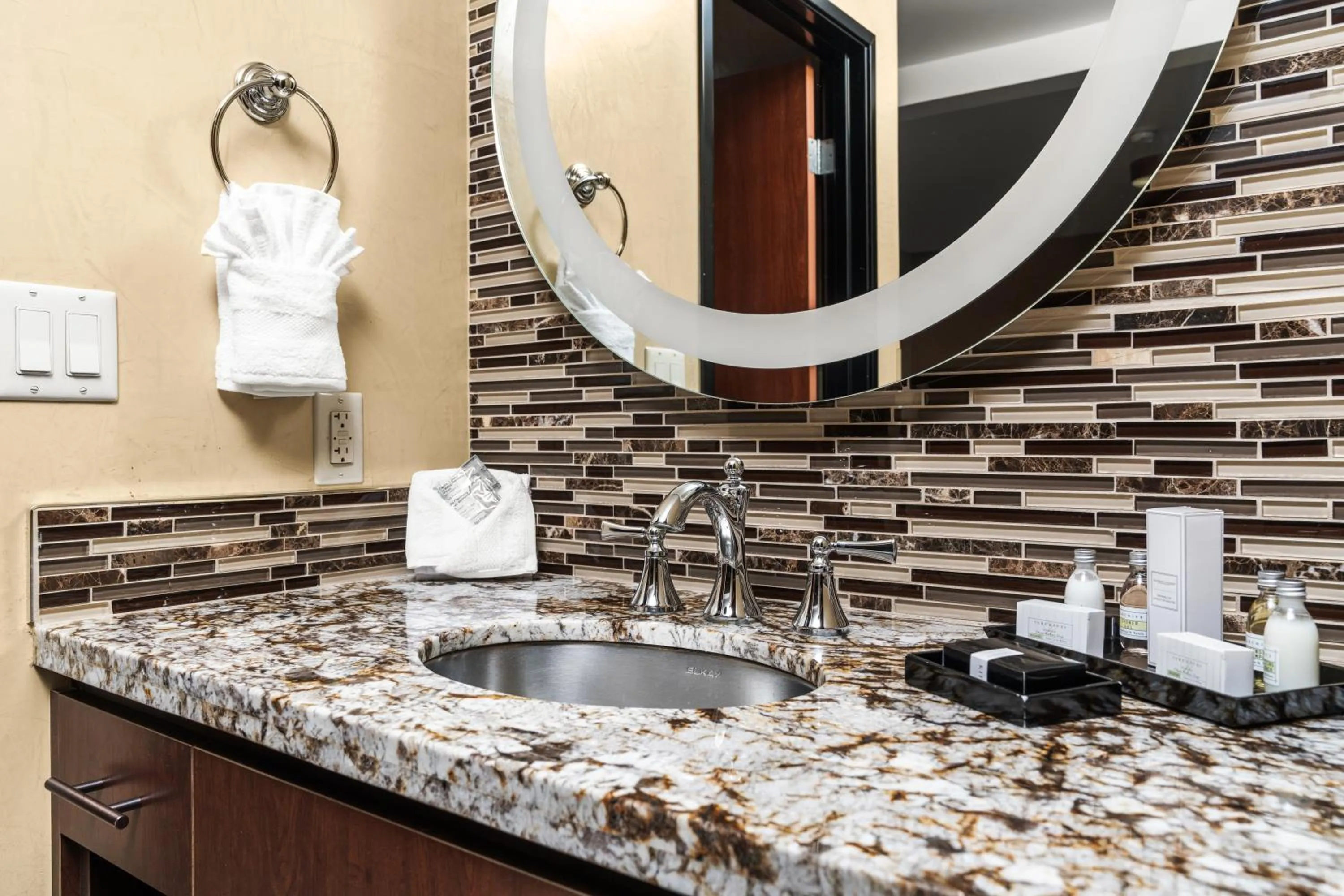 Bathroom in Ellis Island Hotel Casino & Brewery