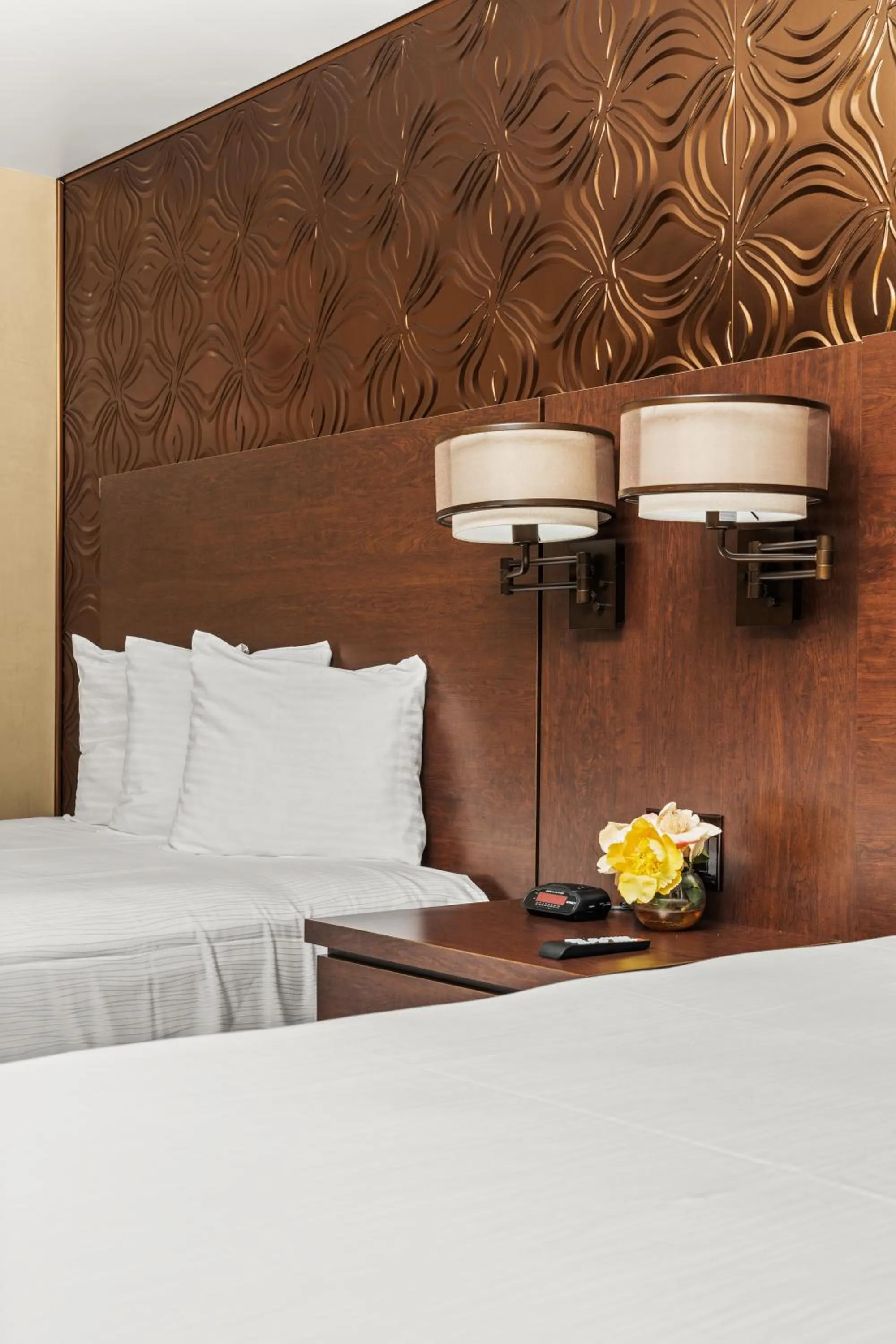 Bedroom, Bed in Ellis Island Hotel Casino & Brewery