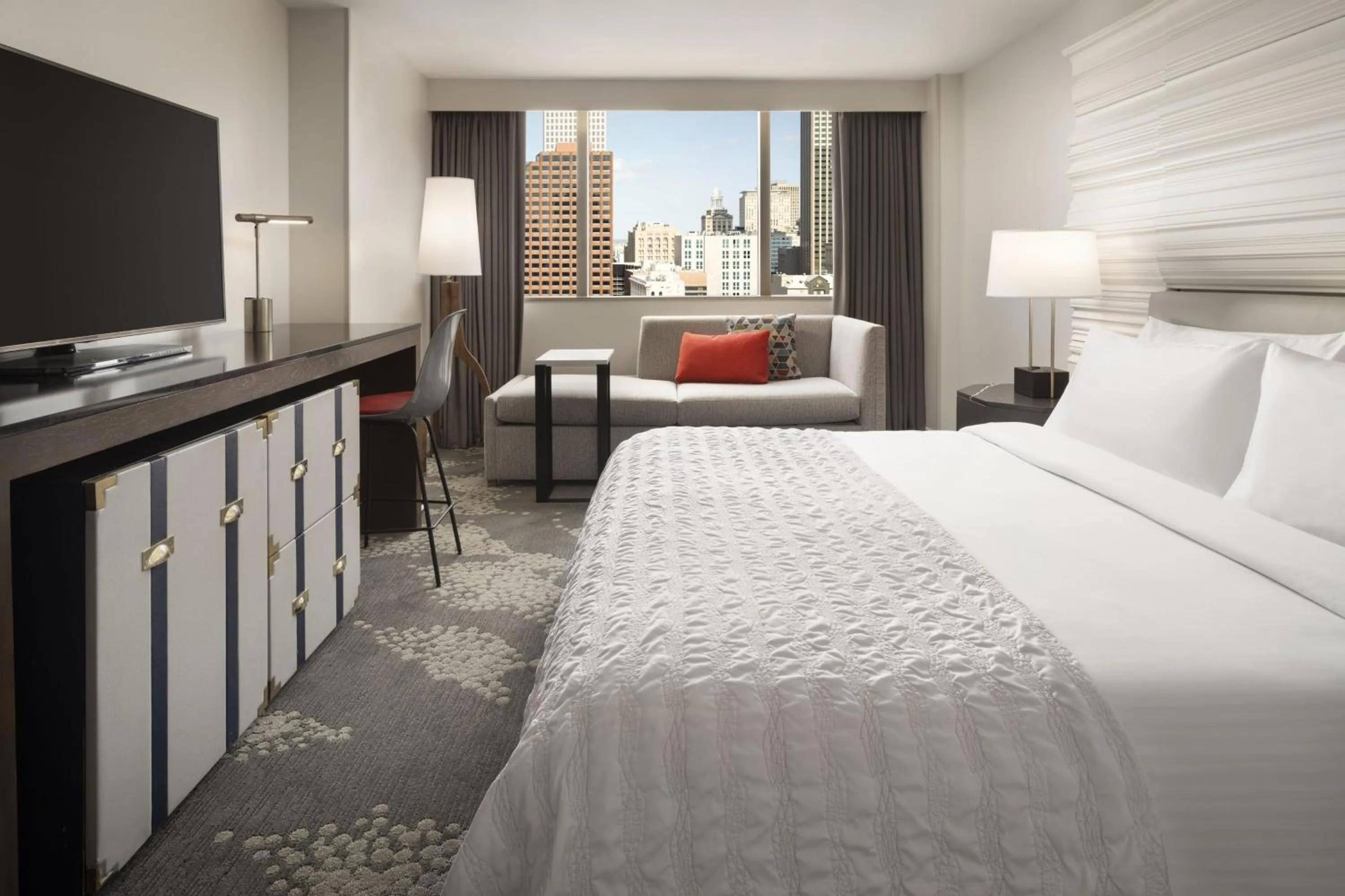 Photo of the whole room, Bed in Le Meridien New Orleans