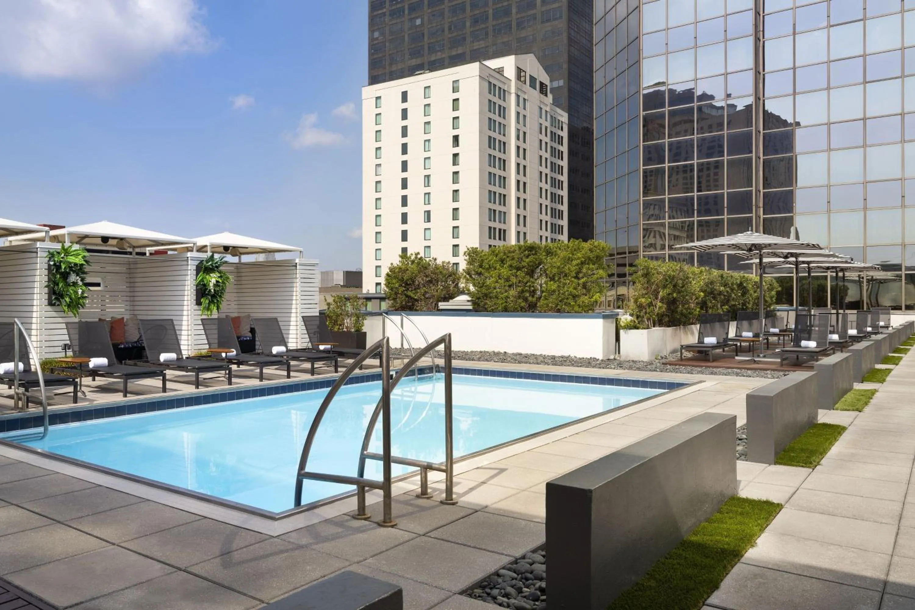 Swimming pool in Le Meridien New Orleans