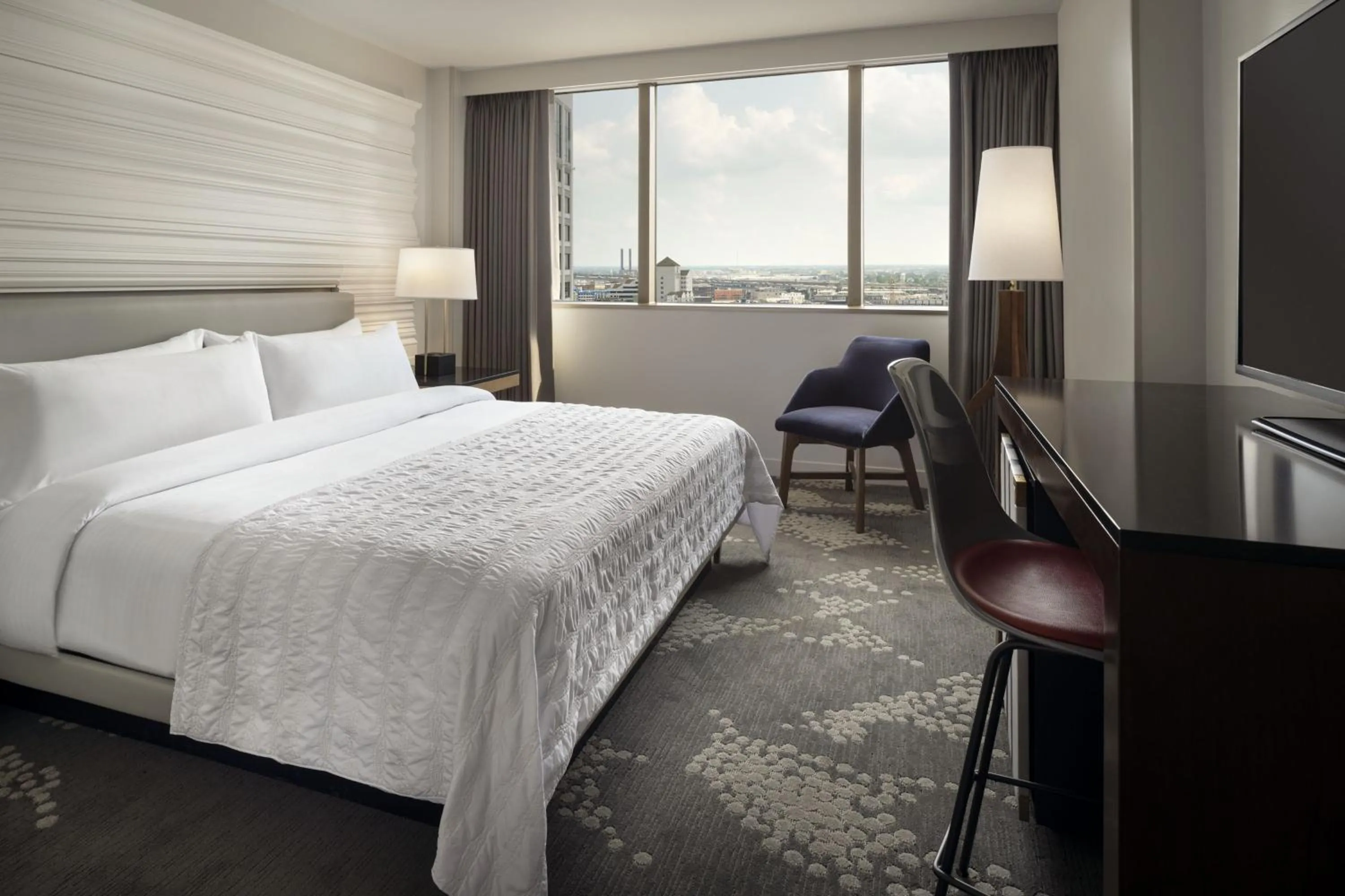 Photo of the whole room, Bed in Le Meridien New Orleans