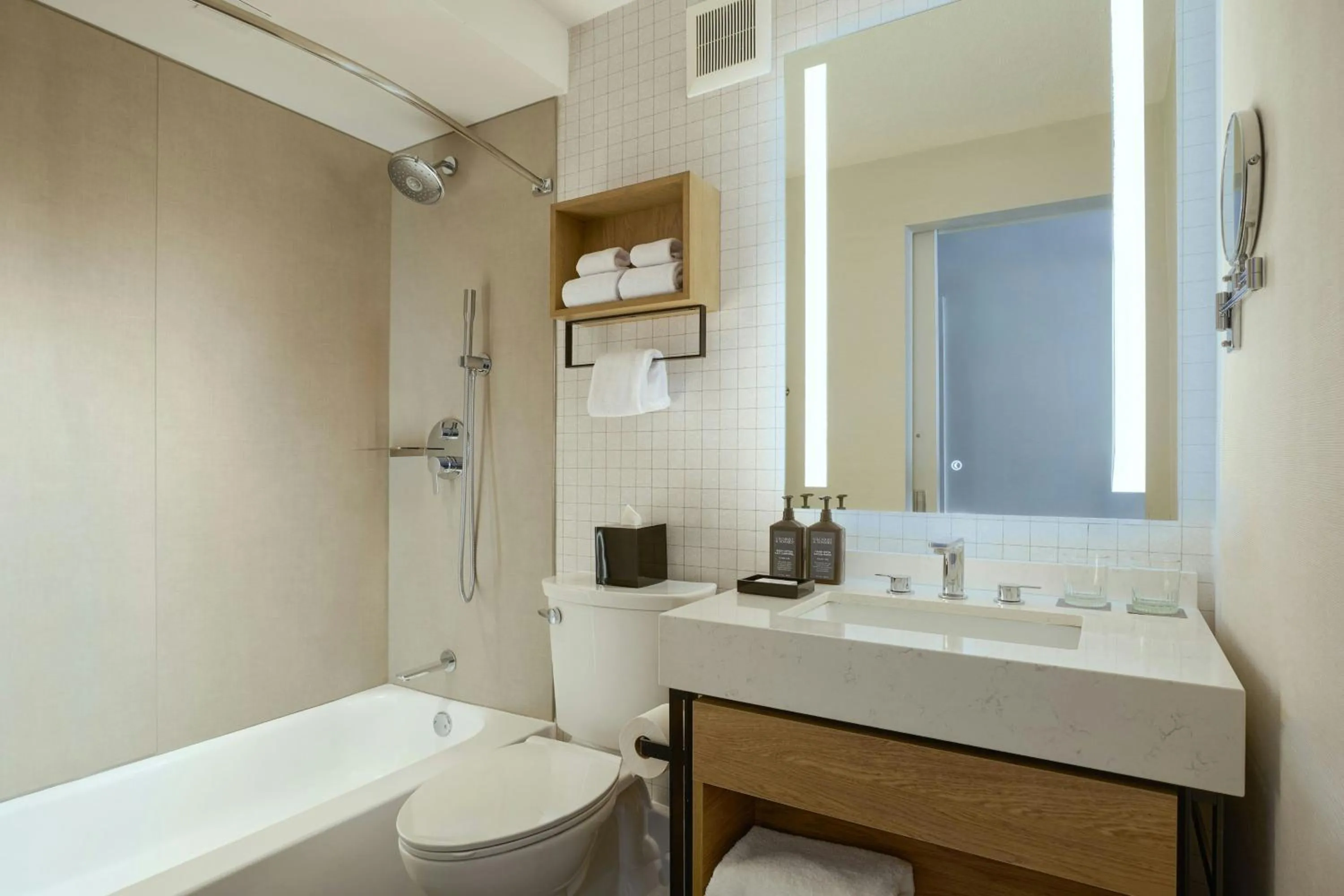 Bathroom in Sheraton Philadelphia University City Hotel