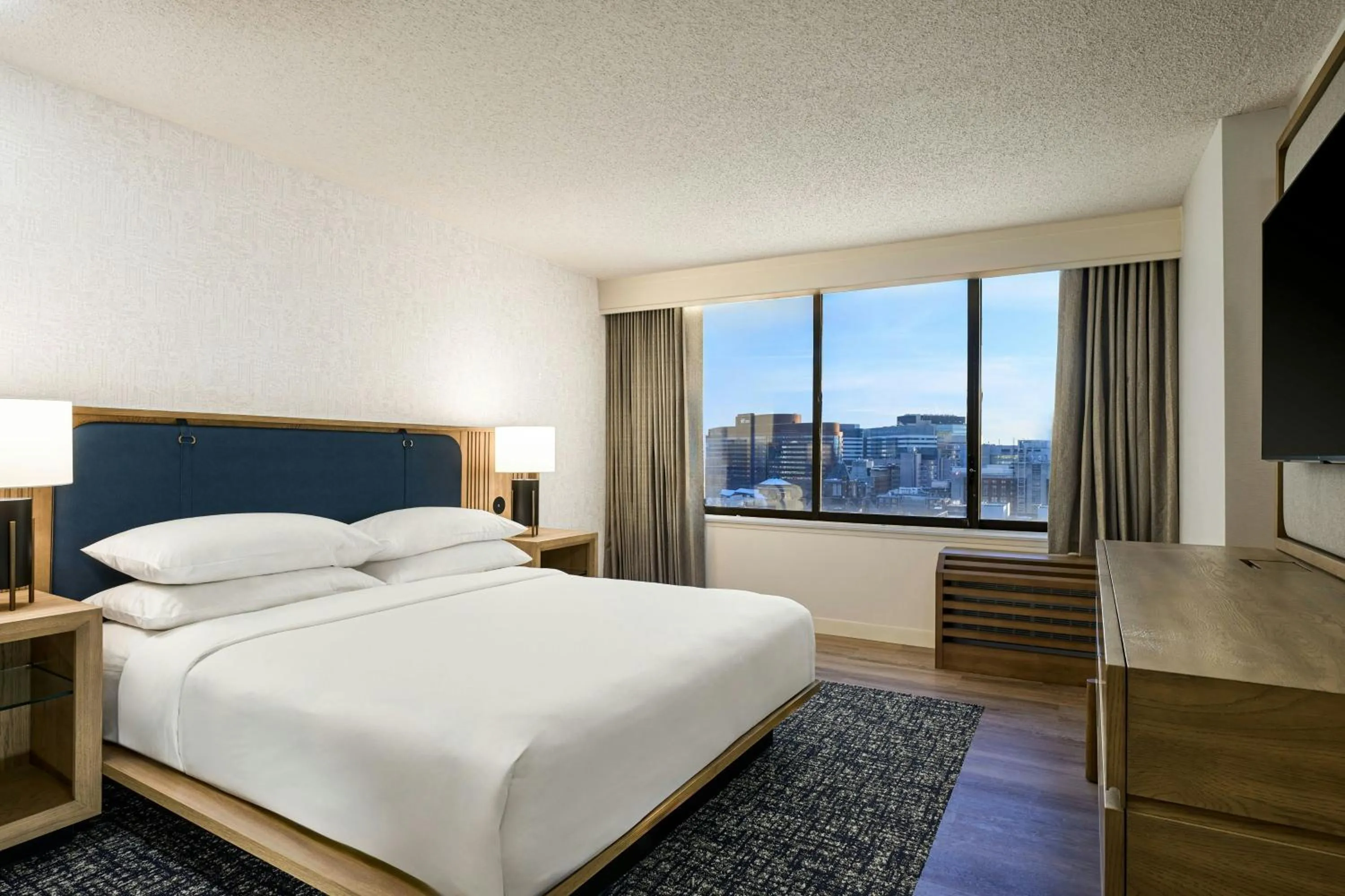 Bedroom, Bed in Sheraton Philadelphia University City Hotel