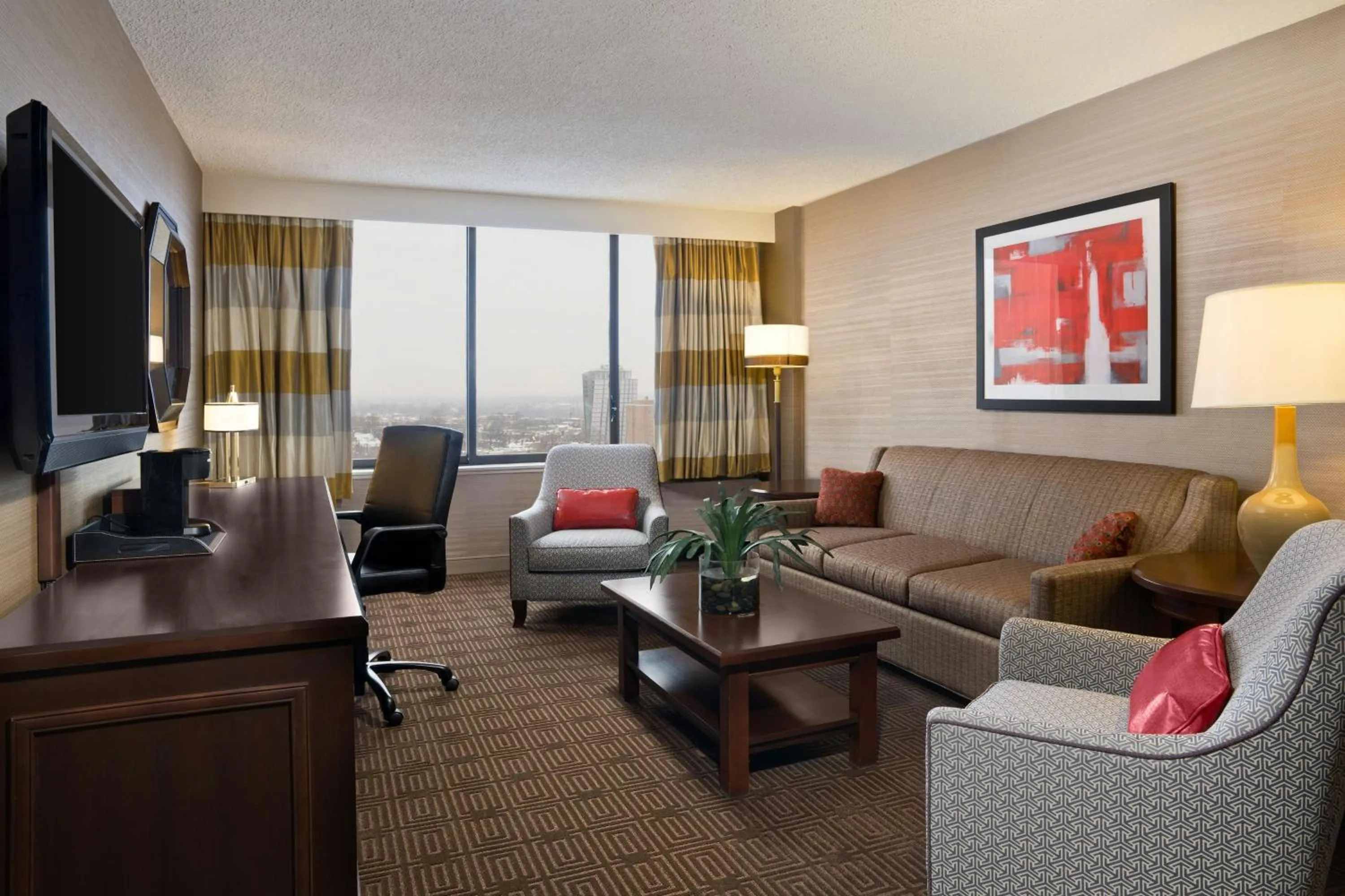 Living room in Sheraton Philadelphia University City Hotel