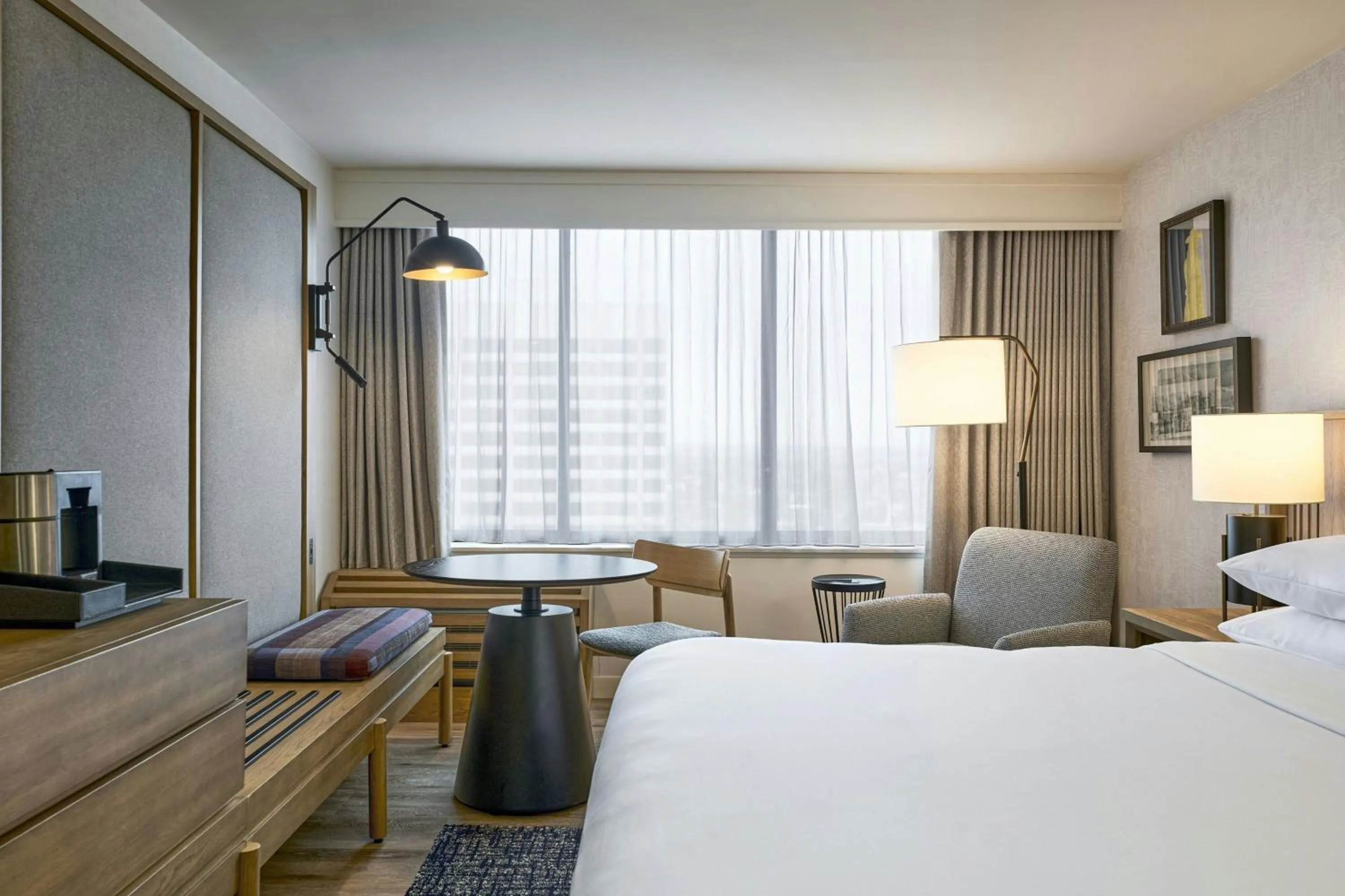 Photo of the whole room, Bed in Sheraton Philadelphia University City Hotel