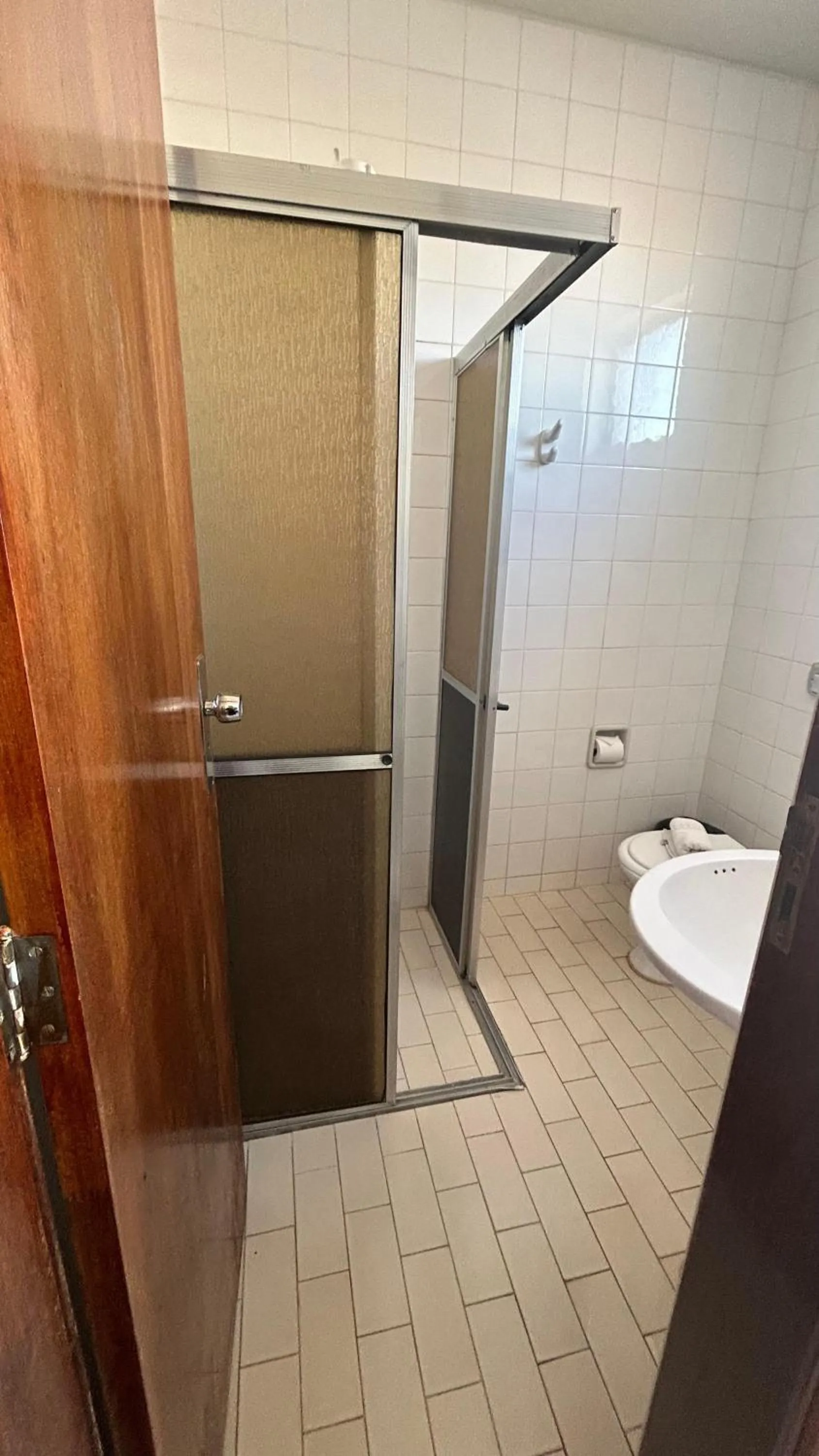 Bathroom in HAVANA ECONOMY