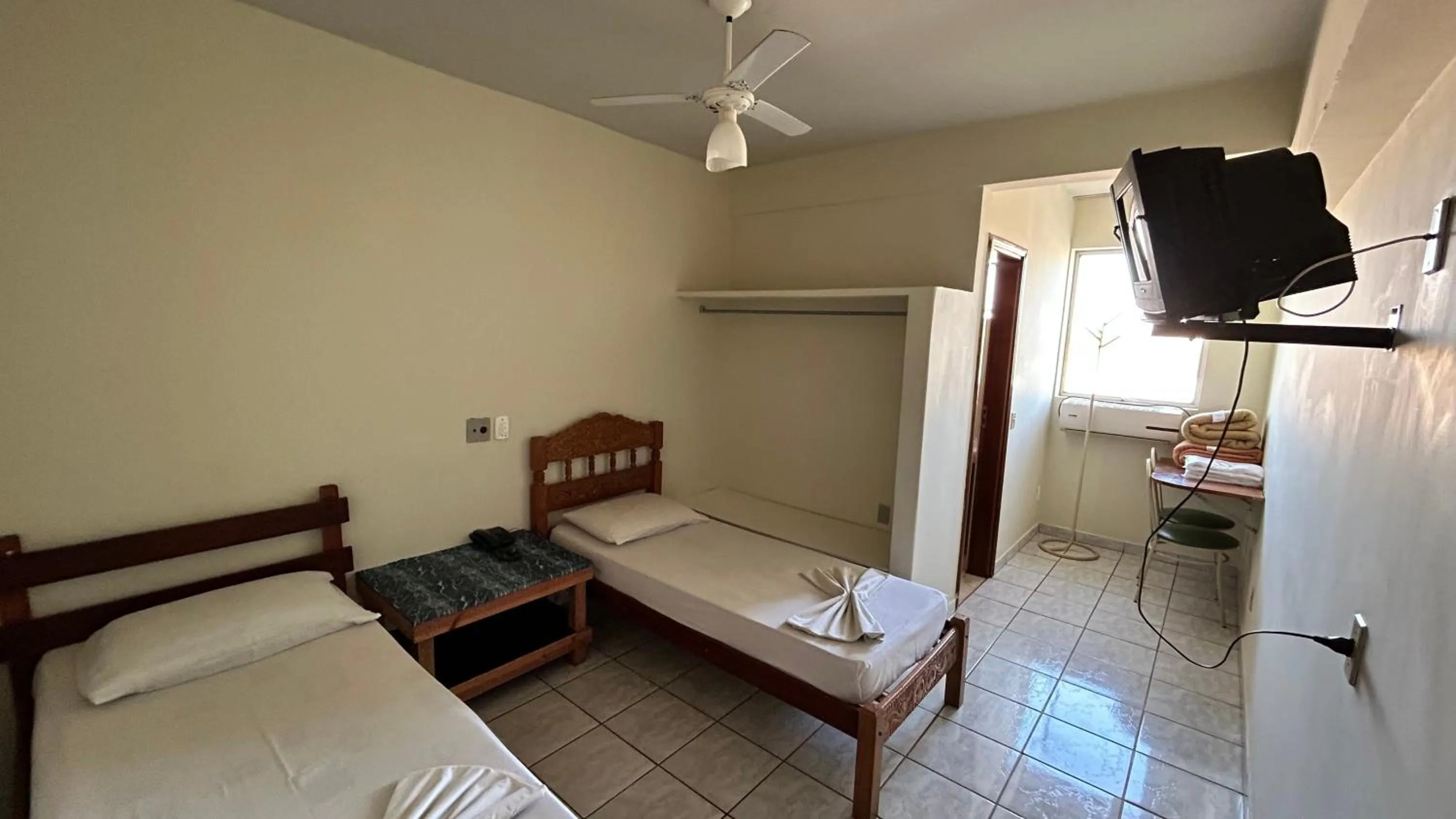 Bedroom, Bed in HAVANA ECONOMY