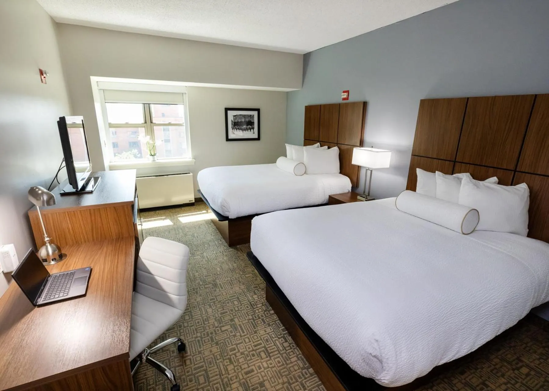 Bed in Kellogg Conference Hotel Capitol Hill at Gallaudet University