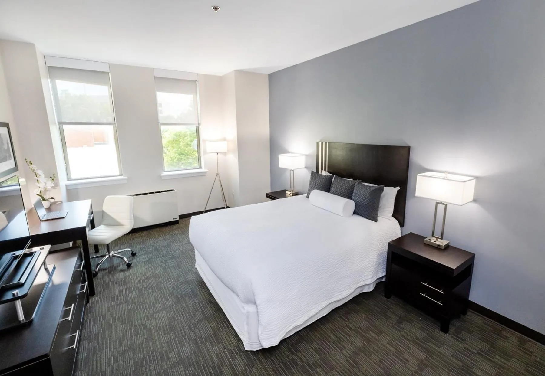 Bed in Kellogg Conference Hotel Capitol Hill at Gallaudet University