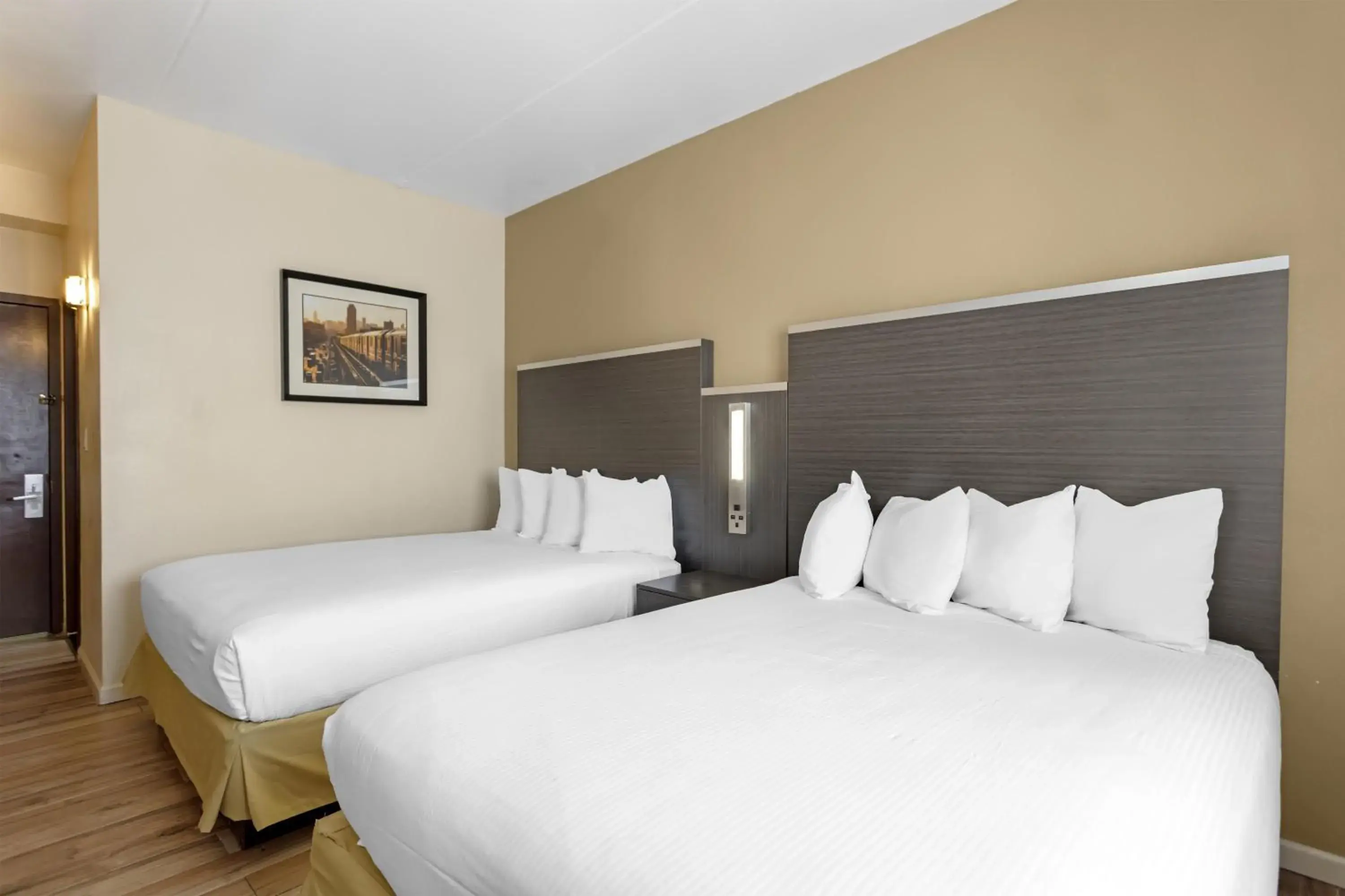 Queen Room with Two Queen Beds in Best Western Jamaica Inn Queen Room with Two Queen Beds in Best Western Jamaica Inn