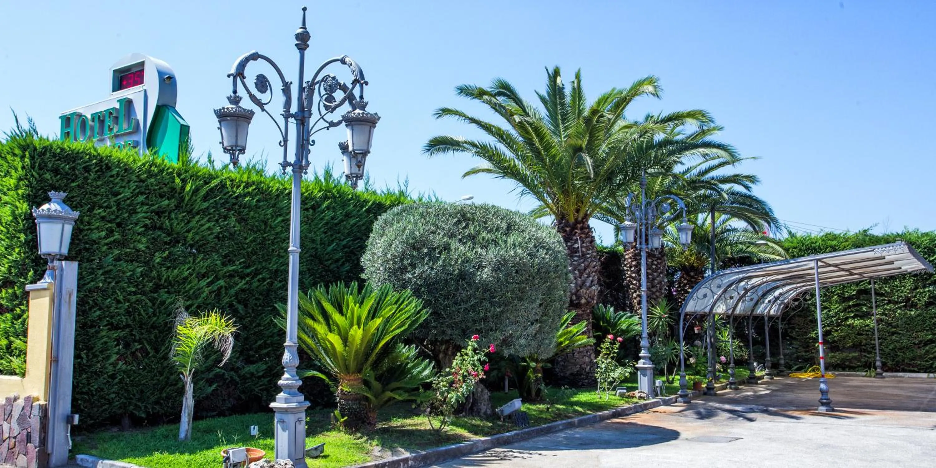 Facade/entrance in Hotel Miramare