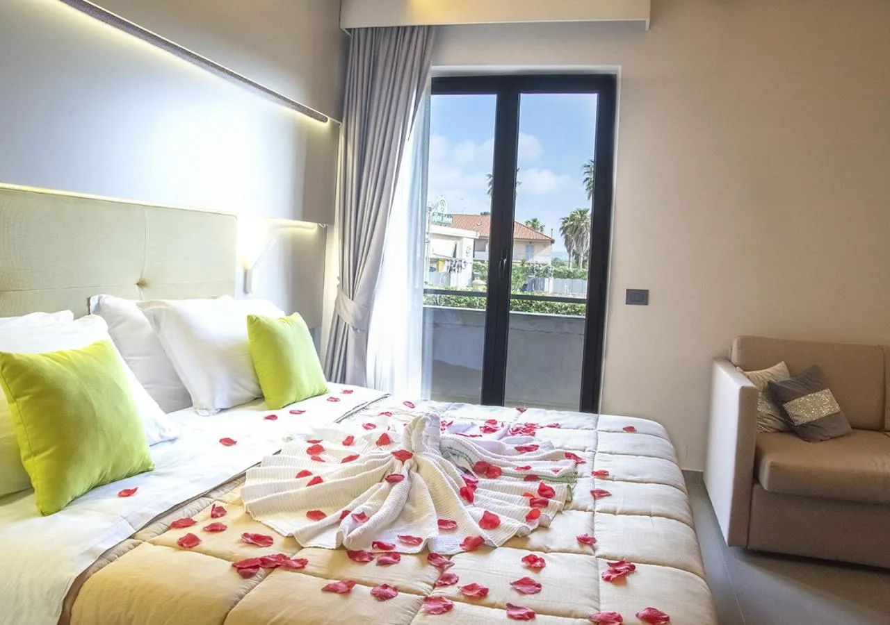 Hot Tub, Bed in Hotel Miramare