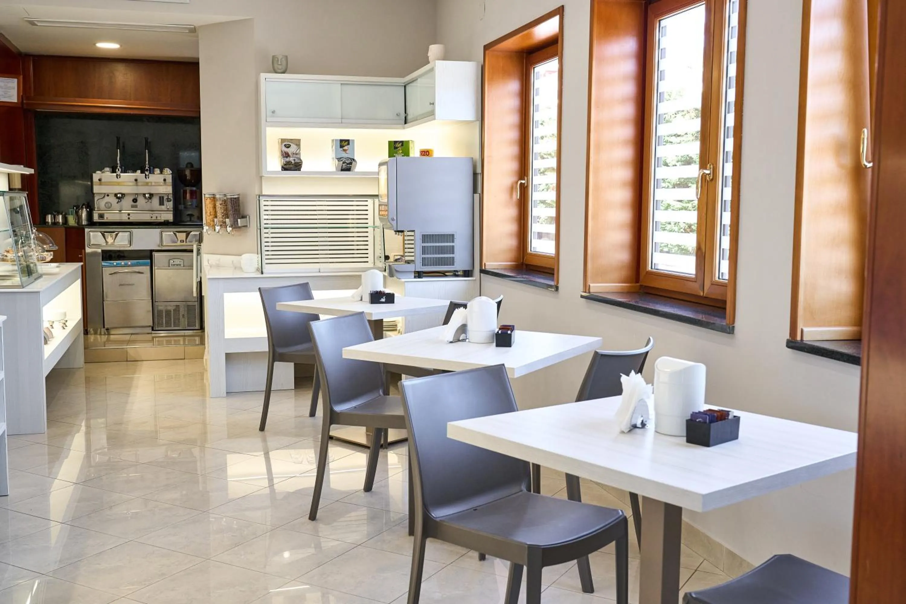 Restaurant/places to eat in Hotel Miramare