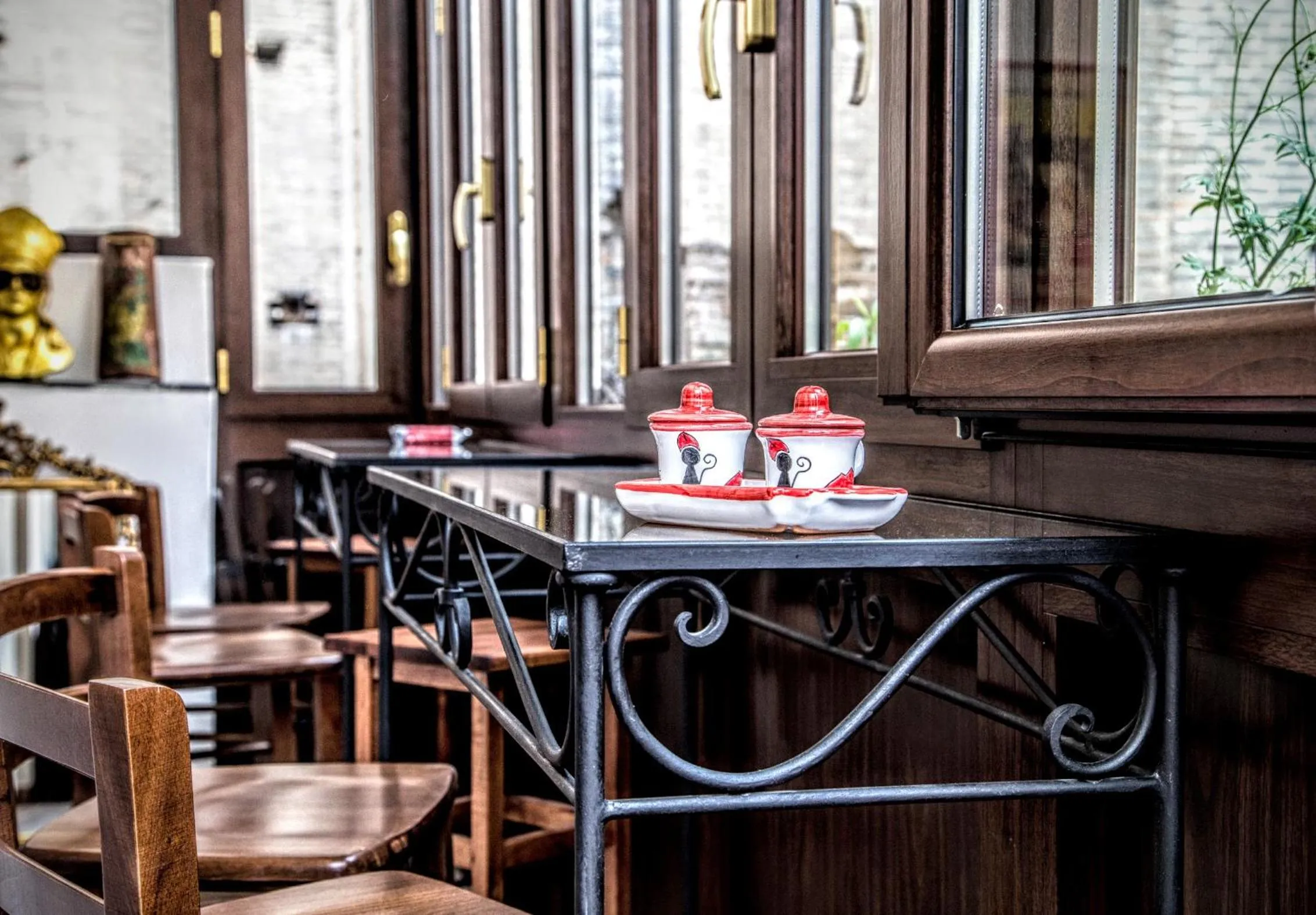 Decorative detail in San Gennaro B&B