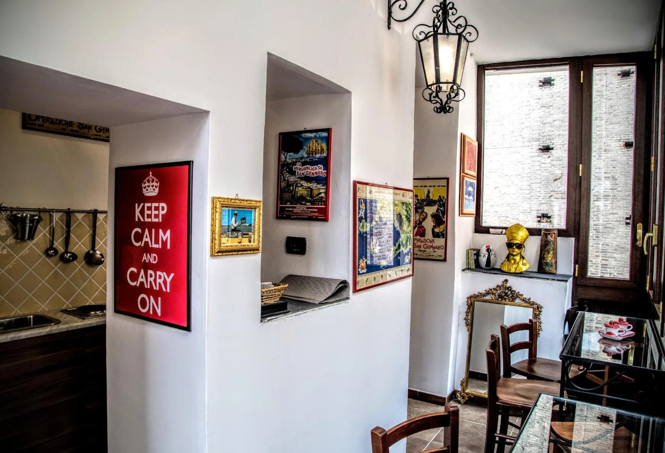 Communal kitchen in San Gennaro B&B