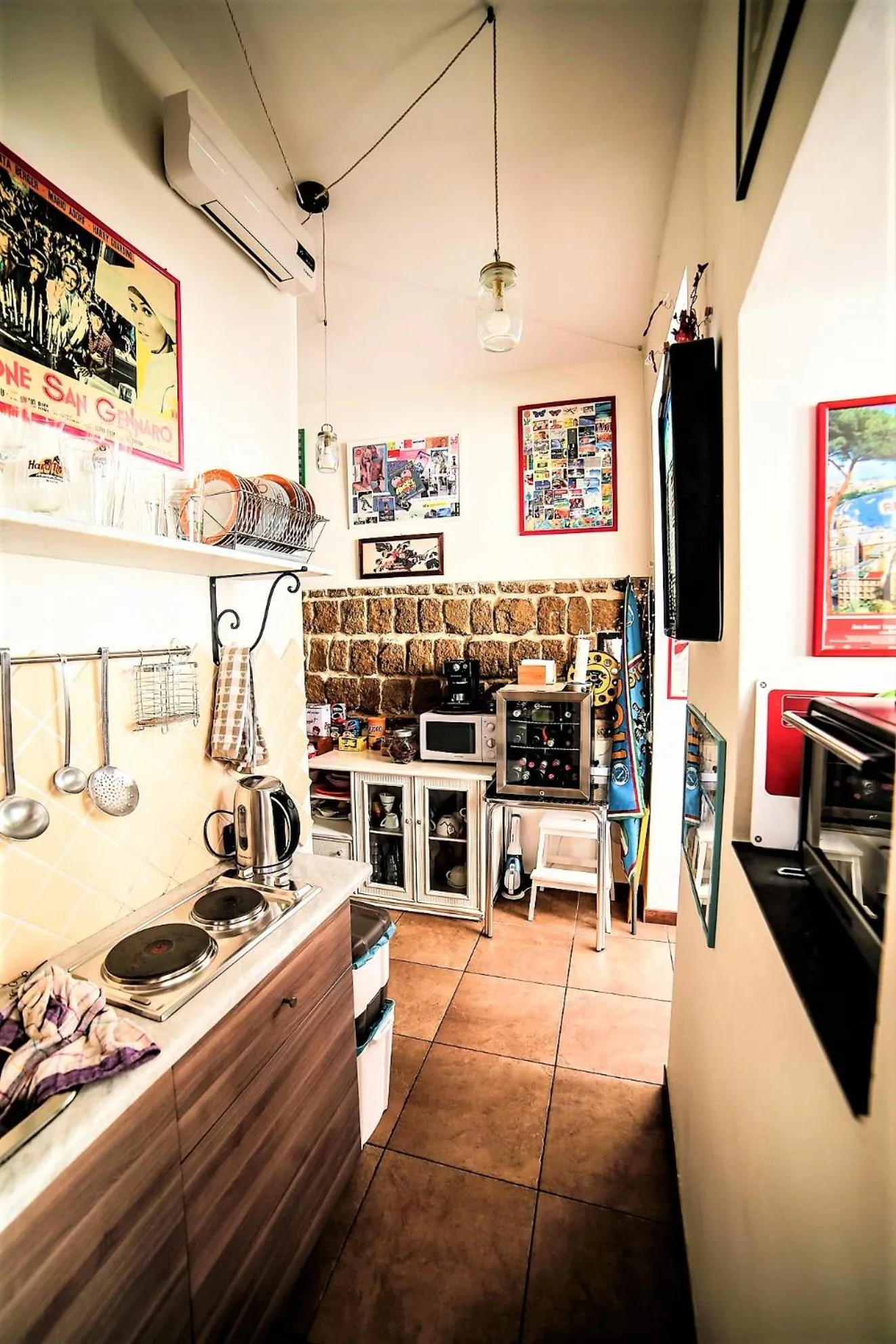 Communal kitchen in San Gennaro B&B