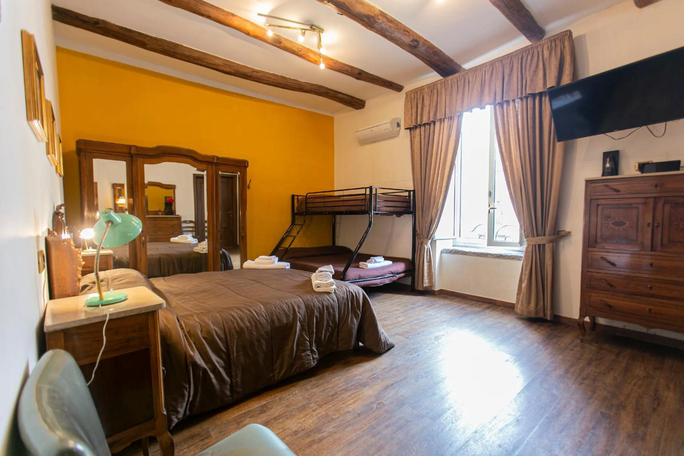 Photo of the whole room, Bed in San Gennaro B&B