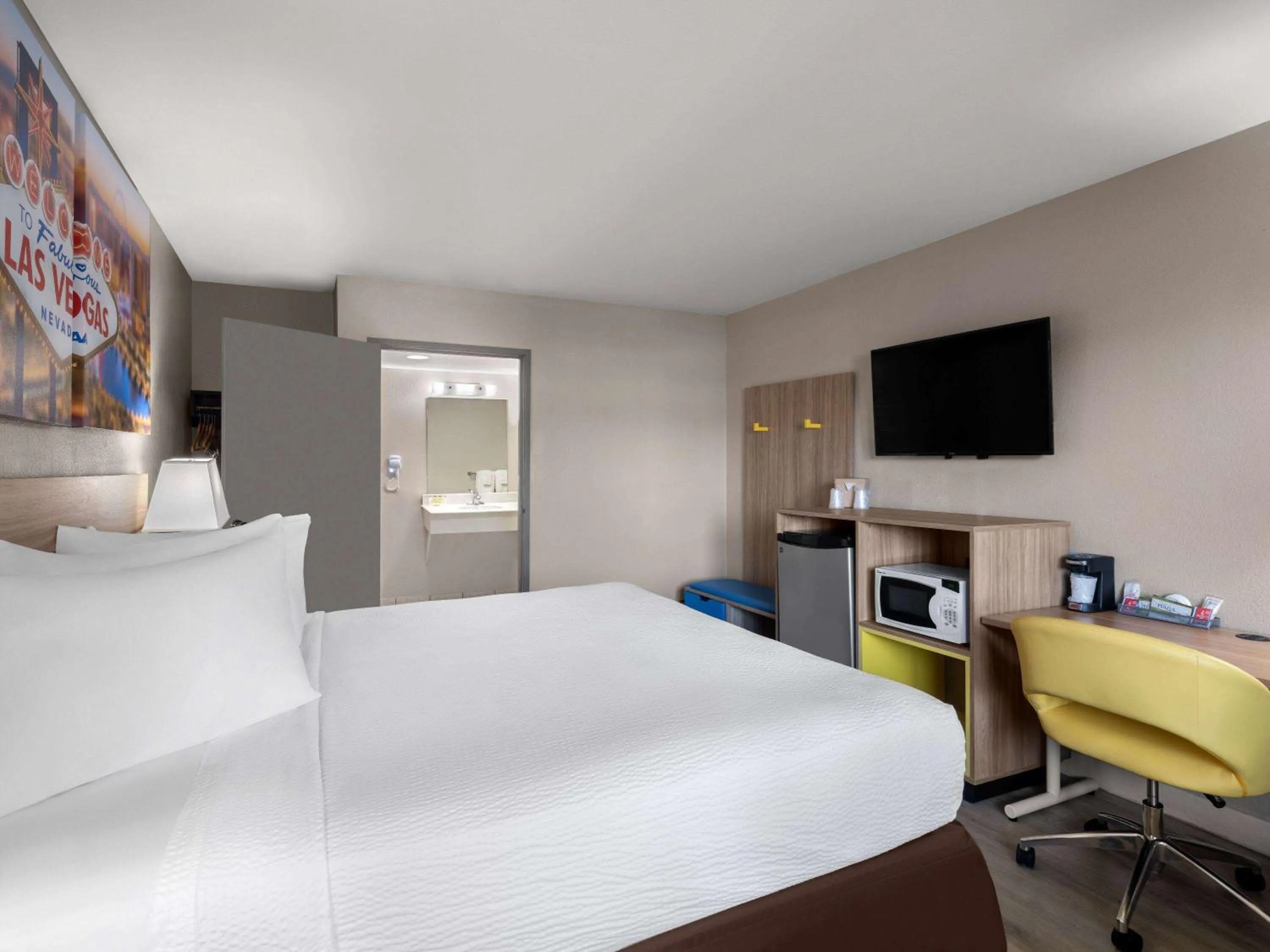 Photo of the whole room, Bed in Days Inn by Wyndham Las Vegas Airport Near the Strip