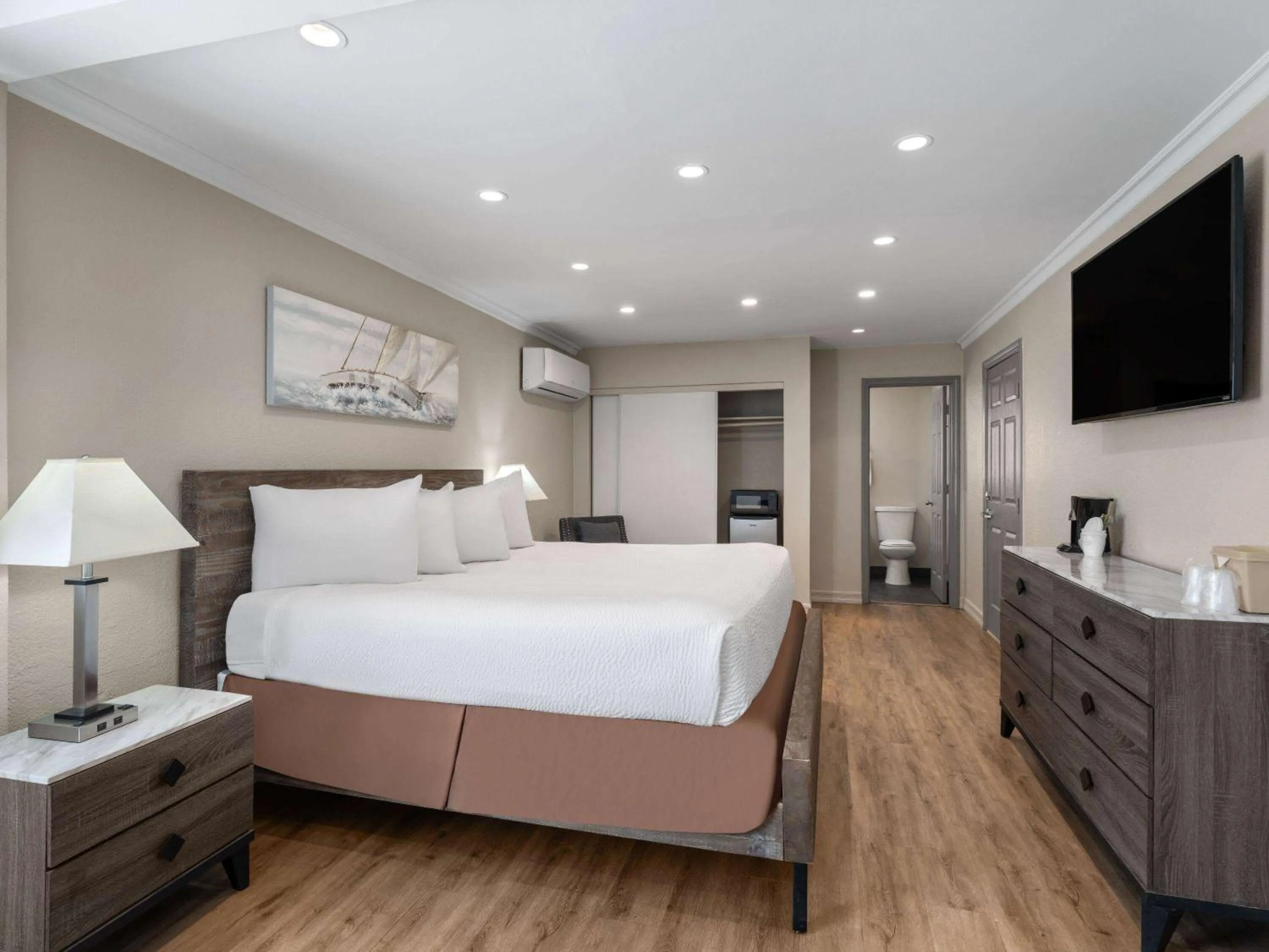 Bed in Days Inn by Wyndham Las Vegas Airport Near the Strip