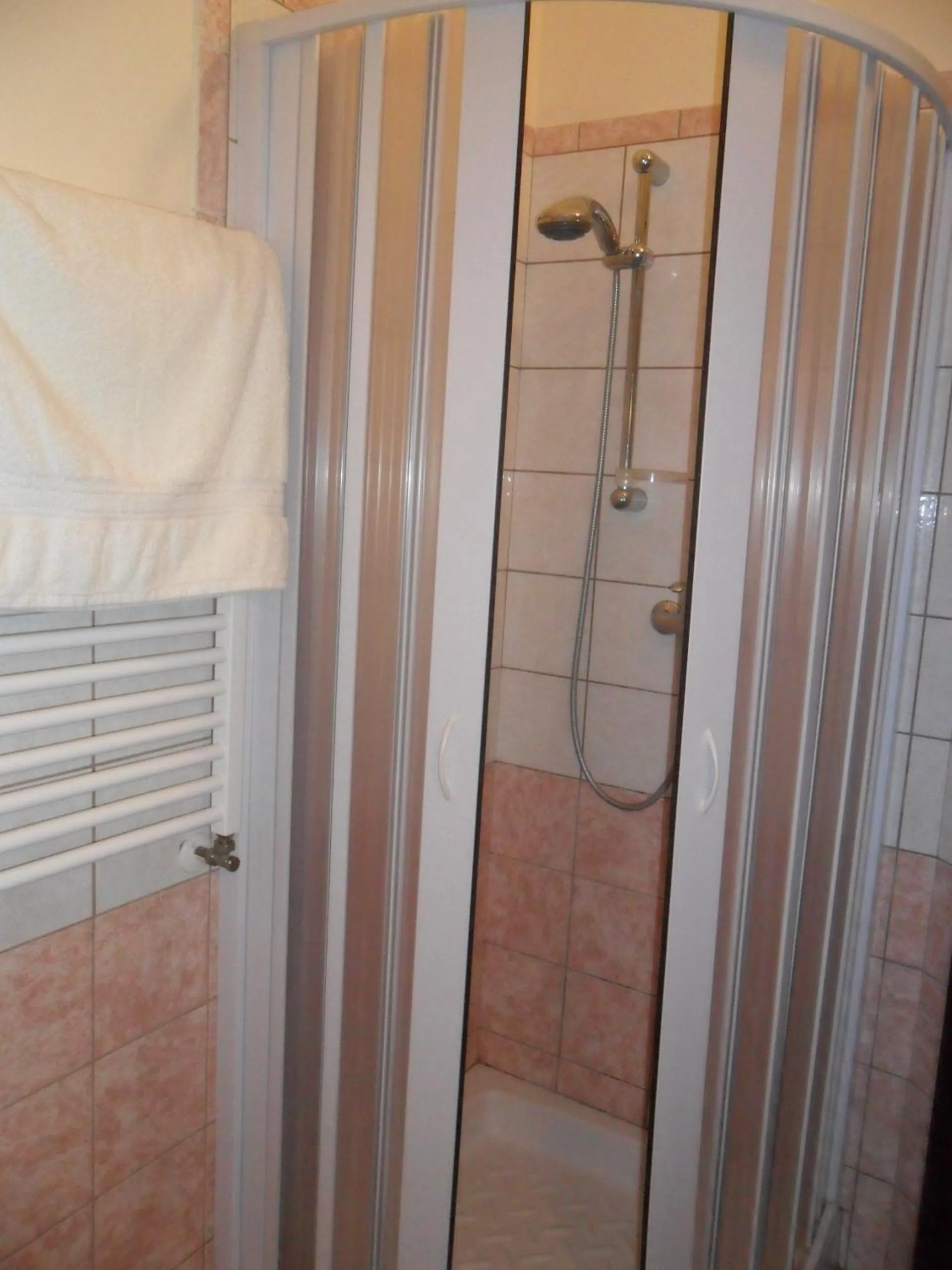 Shower in Villa Jolanda & Carmelo