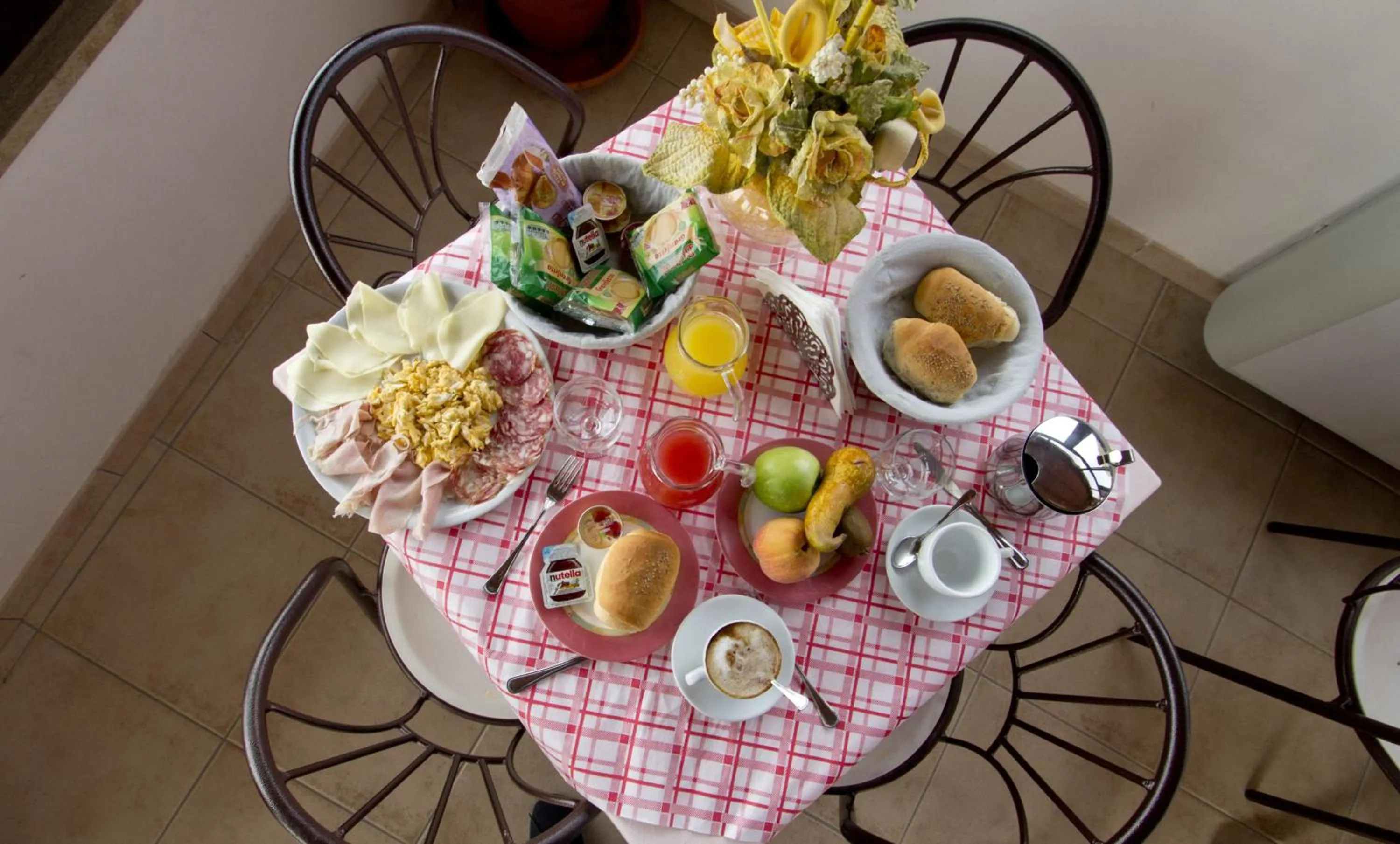 Dining area in Villa Jolanda & Carmelo