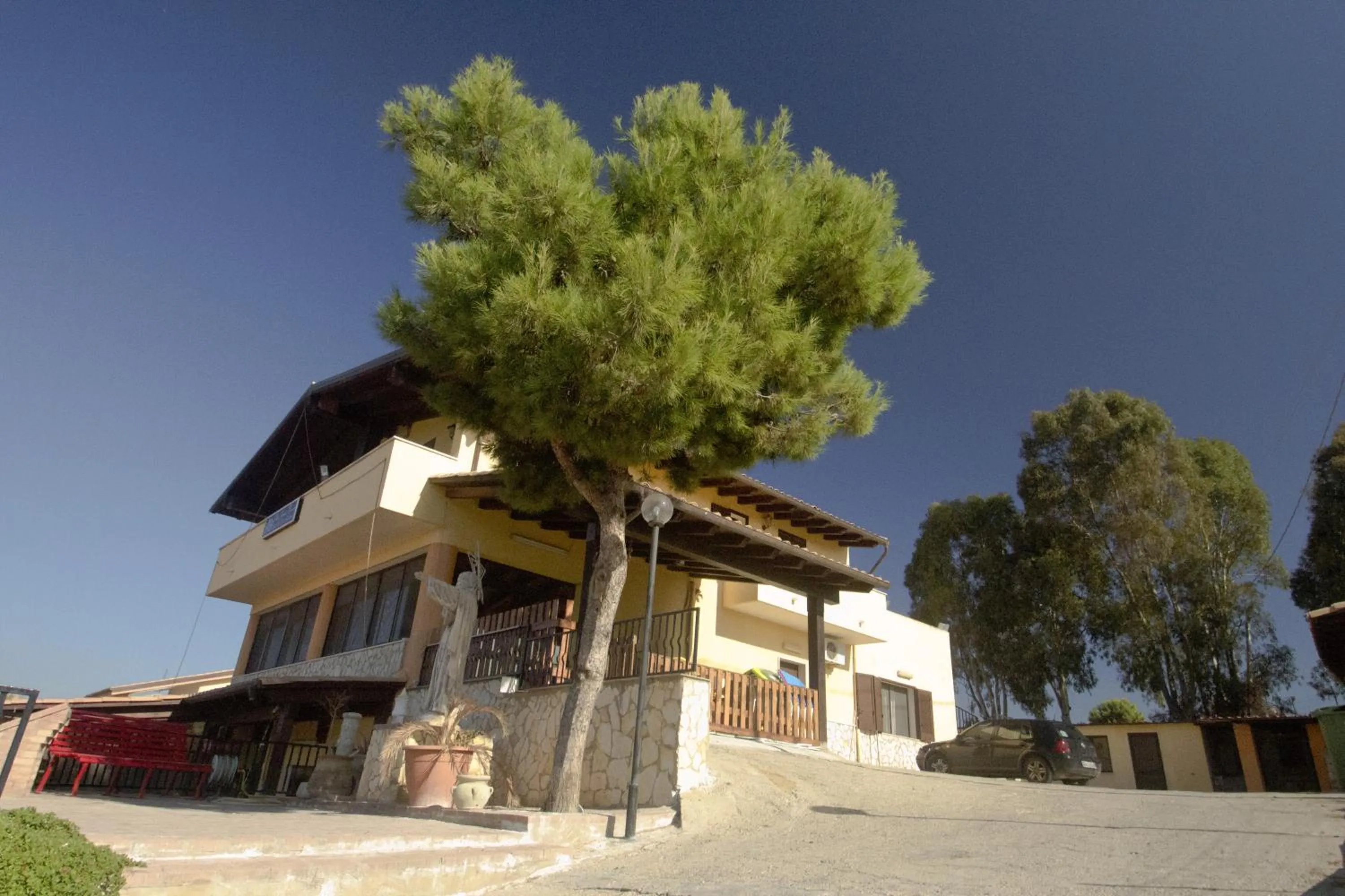 Property building in Villa Jolanda & Carmelo