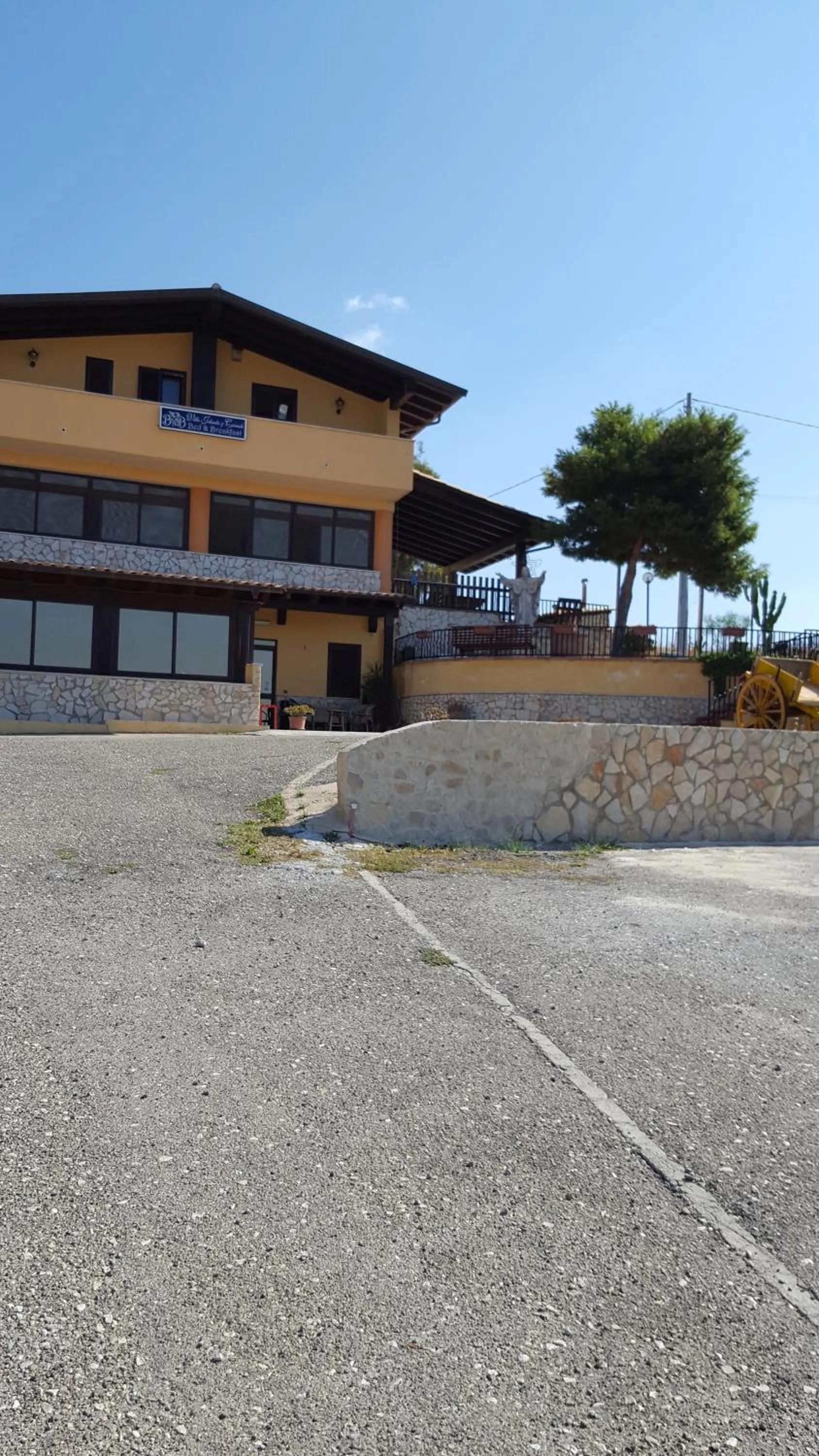 Facade/entrance in Villa Jolanda & Carmelo