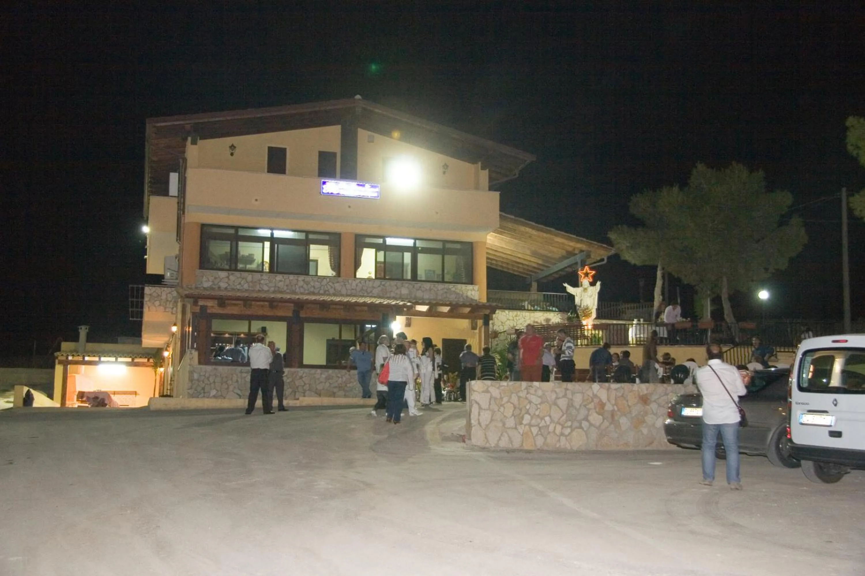 Facade/entrance in Villa Jolanda & Carmelo