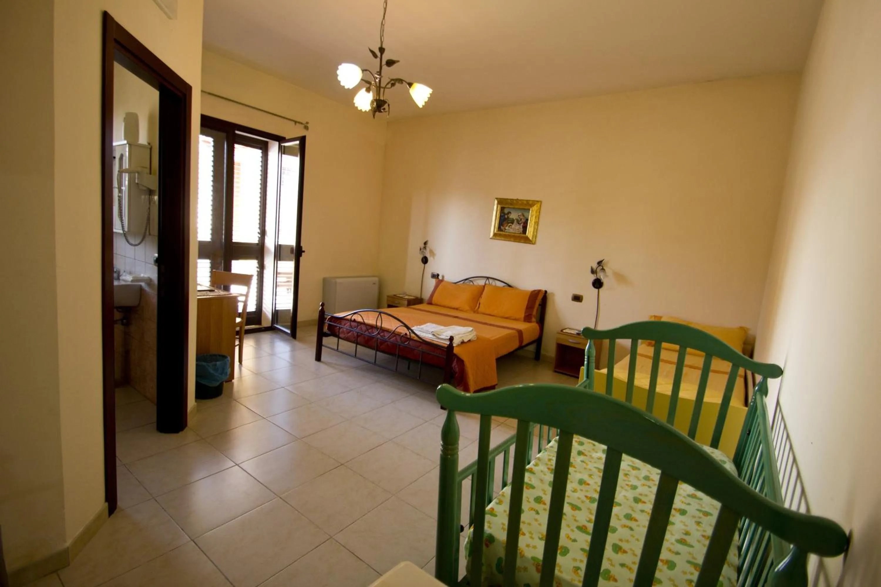 cot in Villa Jolanda & Carmelo