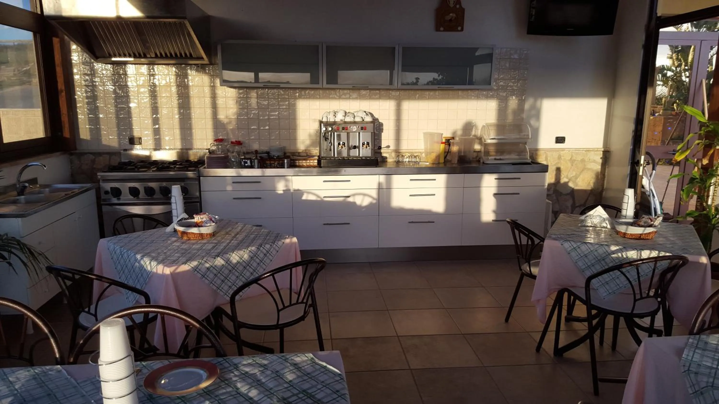 Lounge or bar in Villa Jolanda & Carmelo