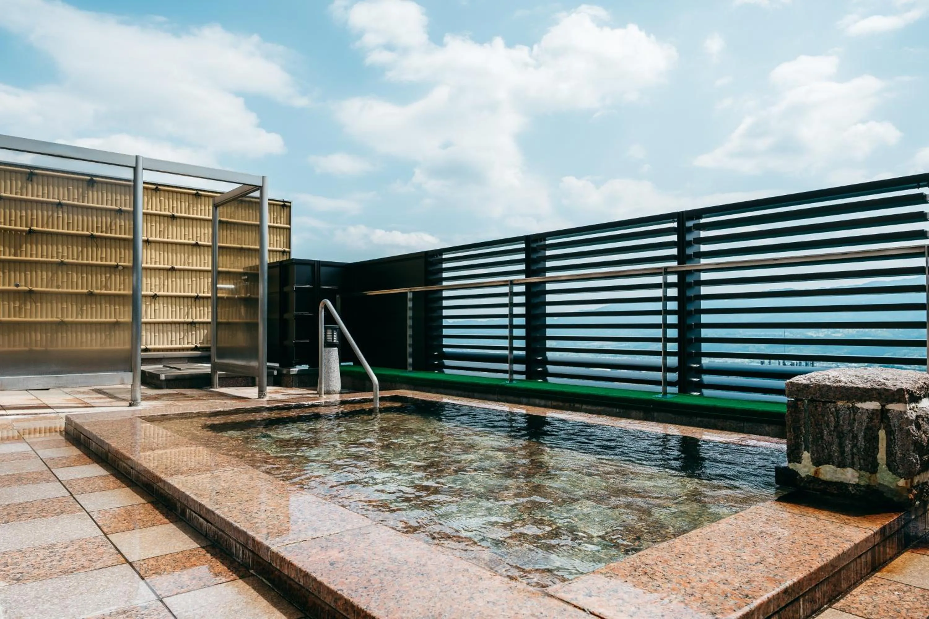 Open Air Bath in KAMENOI HOTEL Tondabayashi