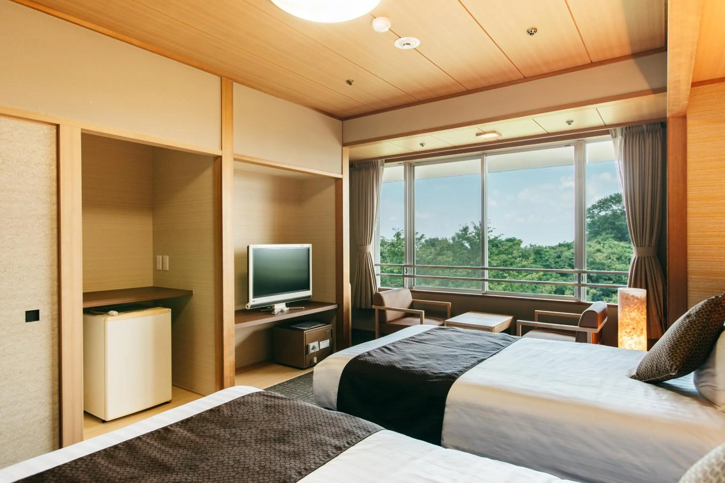 Photo of the whole room, Bed in KAMENOI HOTEL Tondabayashi