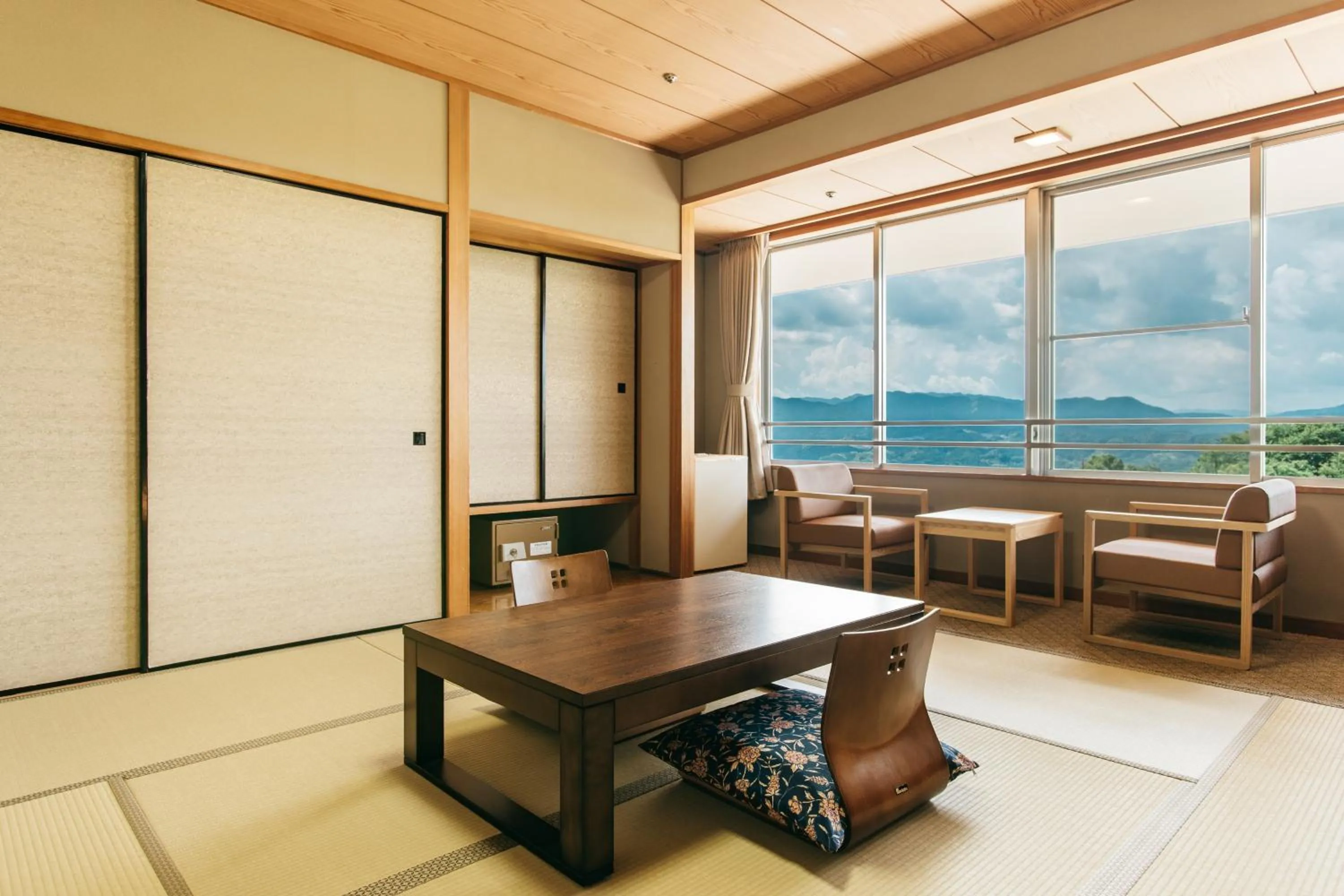 Photo of the whole room in KAMENOI HOTEL Tondabayashi