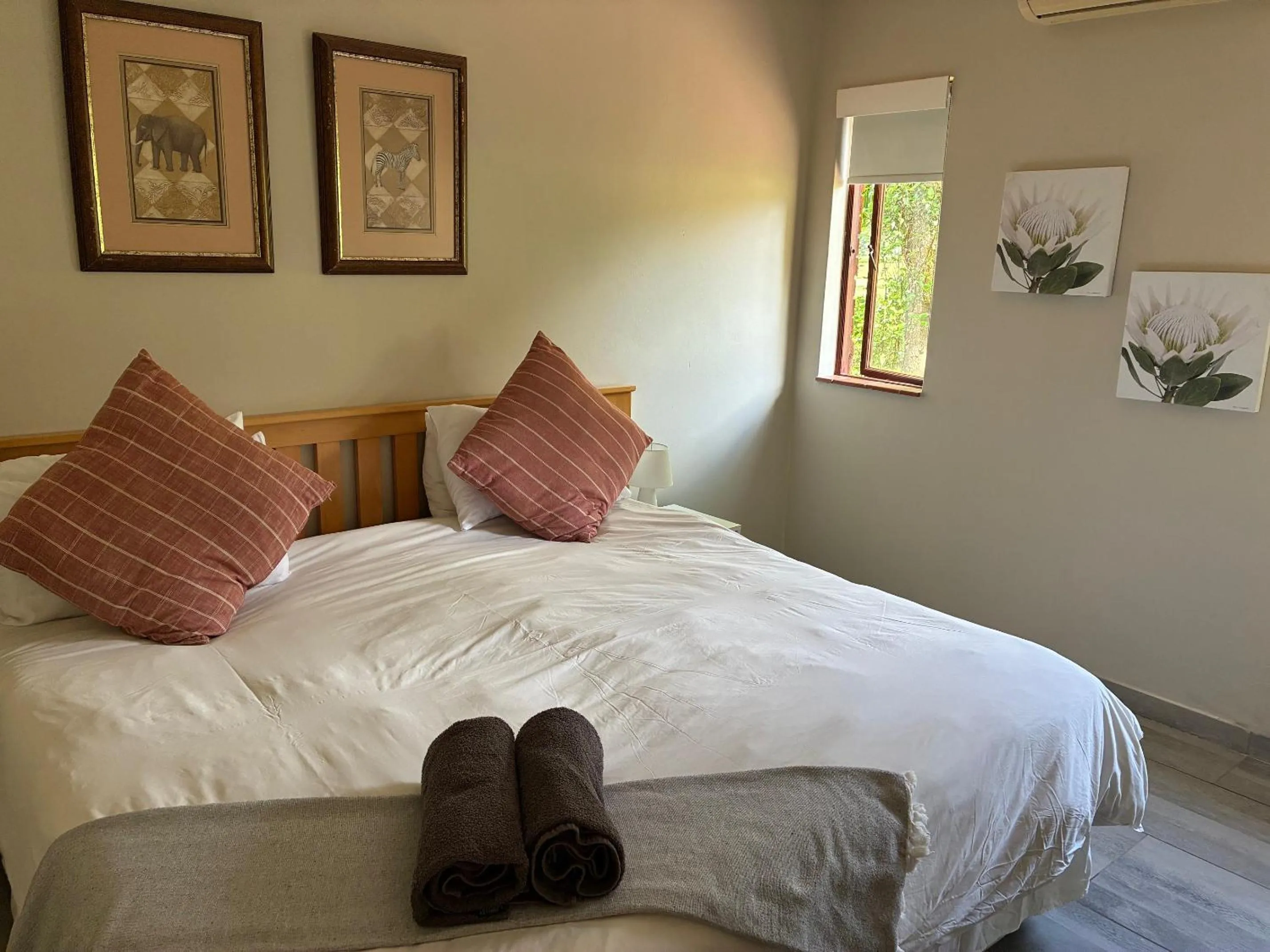 Bed in Thyme Inn on Greenway