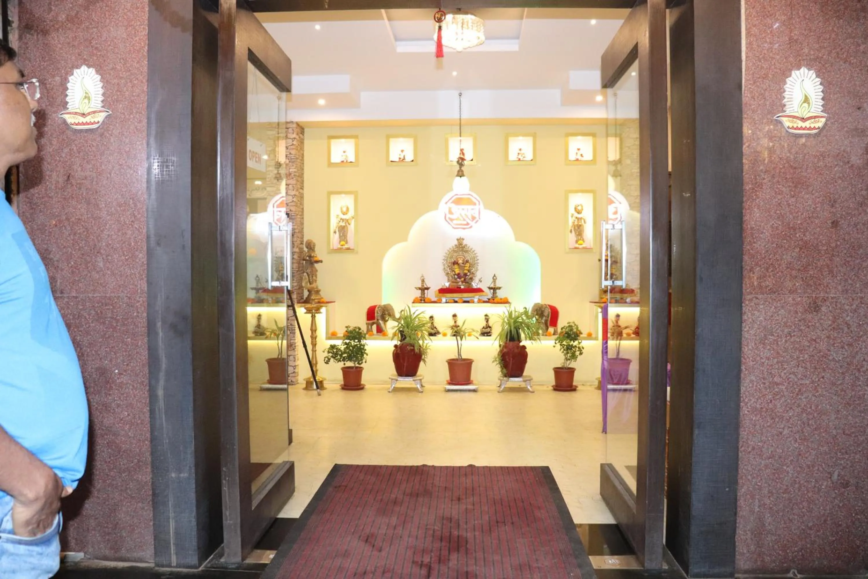 Restaurant/places to eat in Hotel Venkateshwar