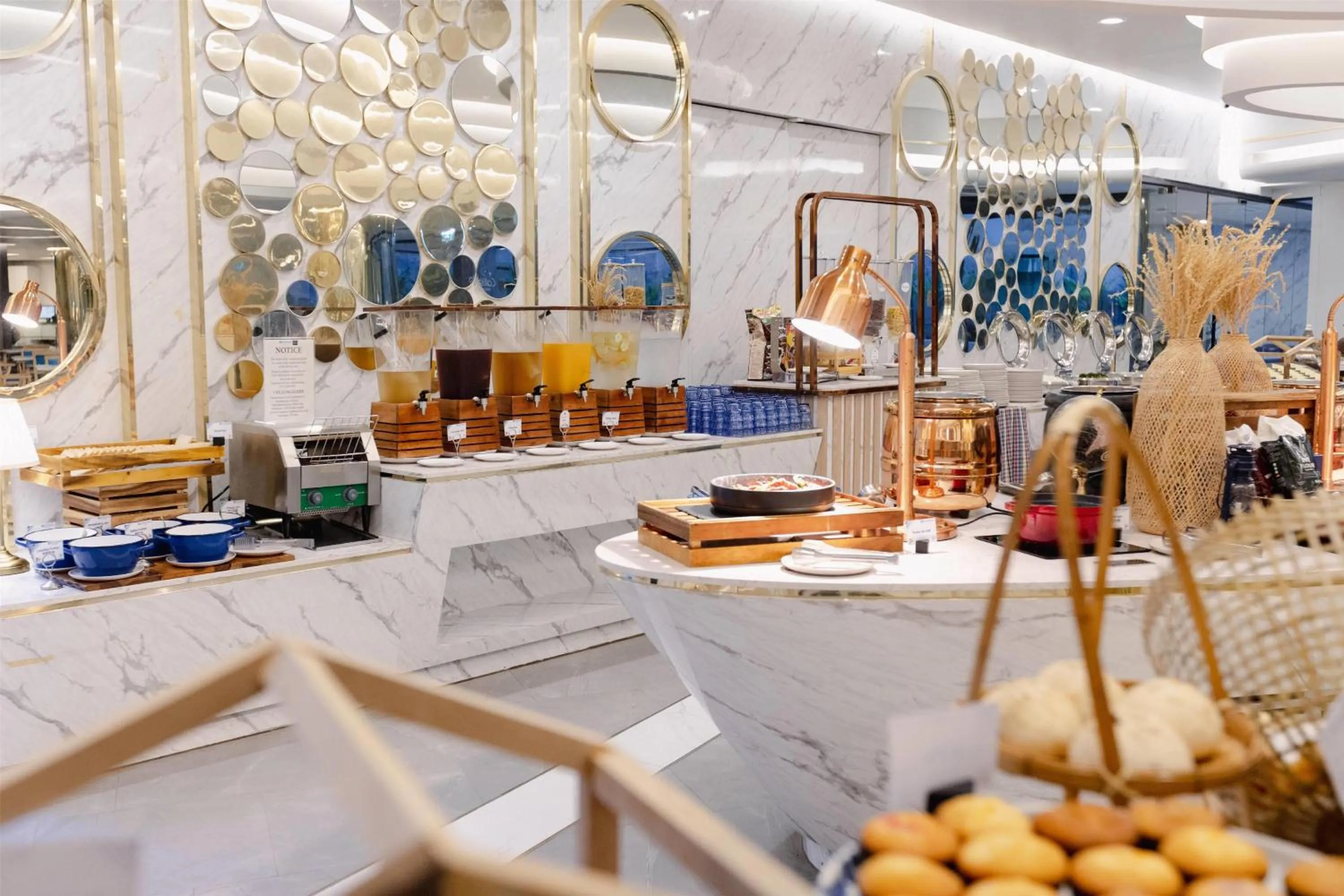 Restaurant/places to eat in Wyndham La Vita Rawai Phuket