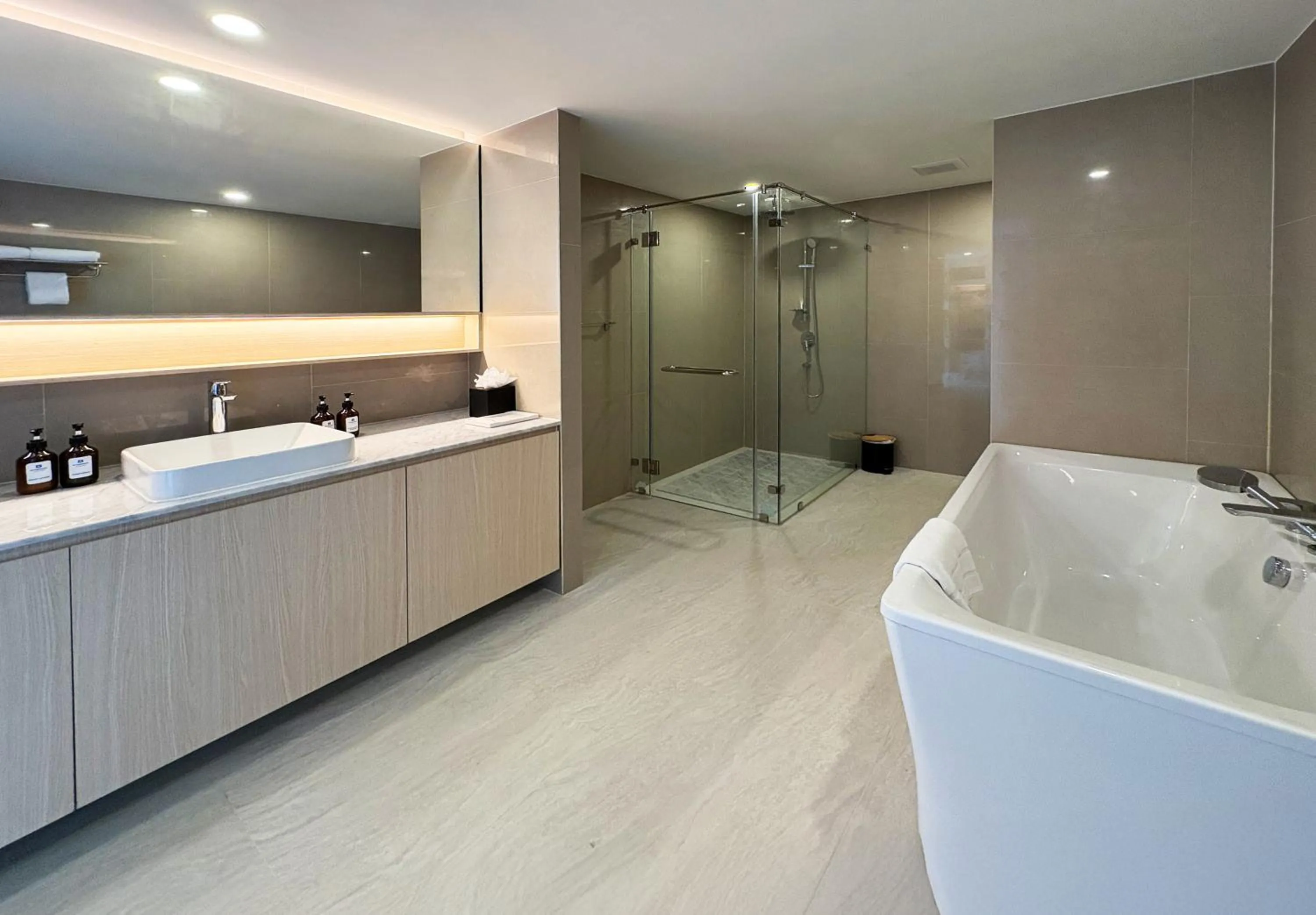 Shower in Wyndham La Vita Rawai Phuket