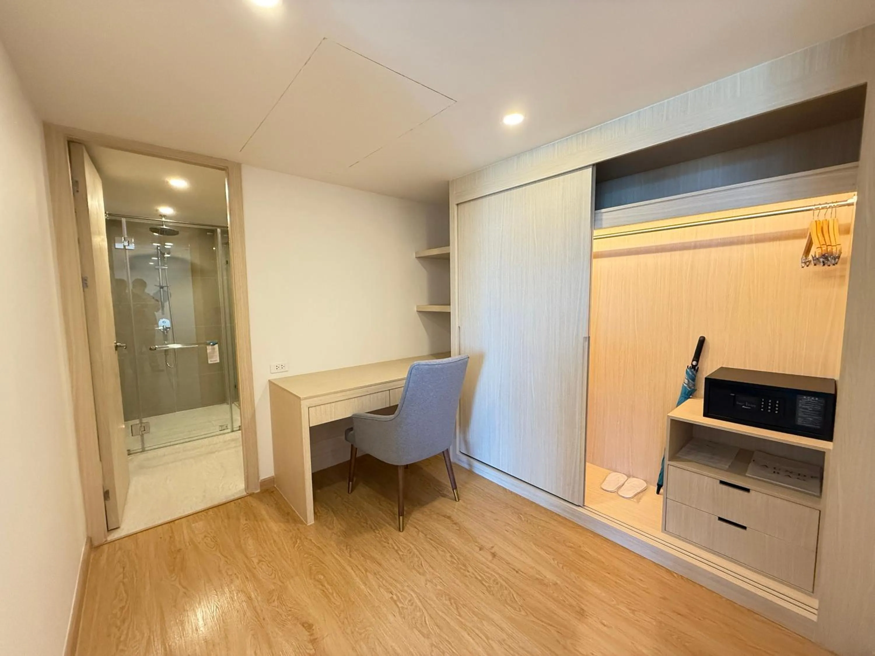 hair dresser in Wyndham La Vita Rawai Phuket