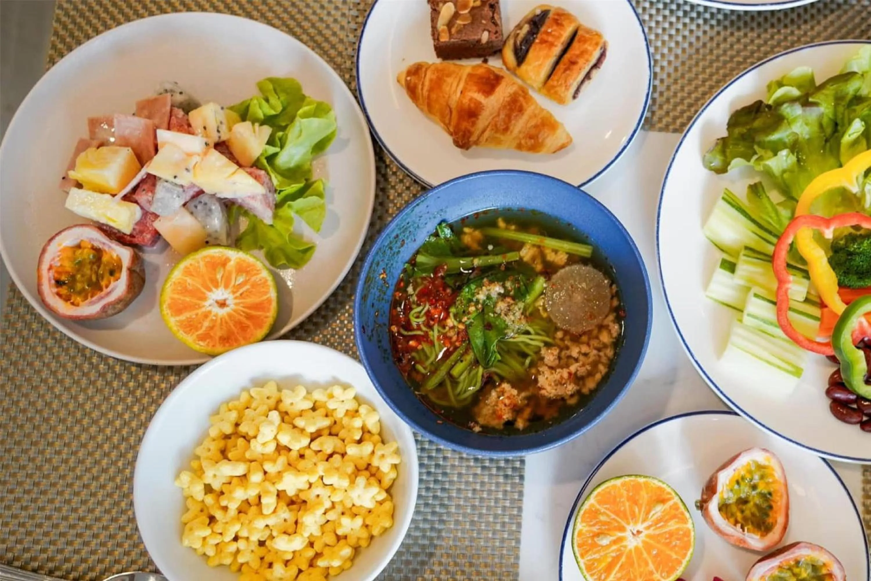 Restaurant/places to eat in Wyndham La Vita Rawai Phuket