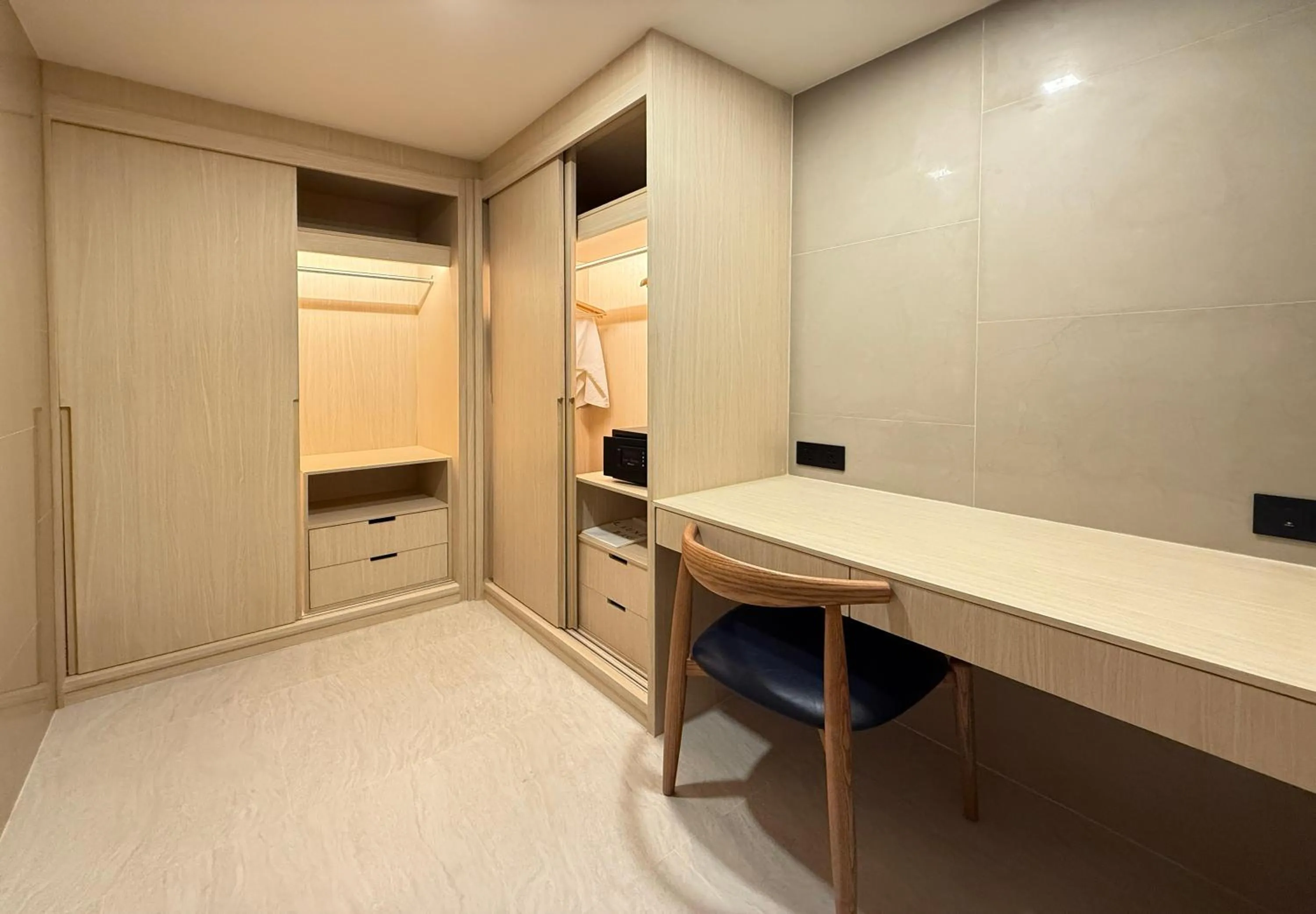 hair dresser in Wyndham La Vita Rawai Phuket