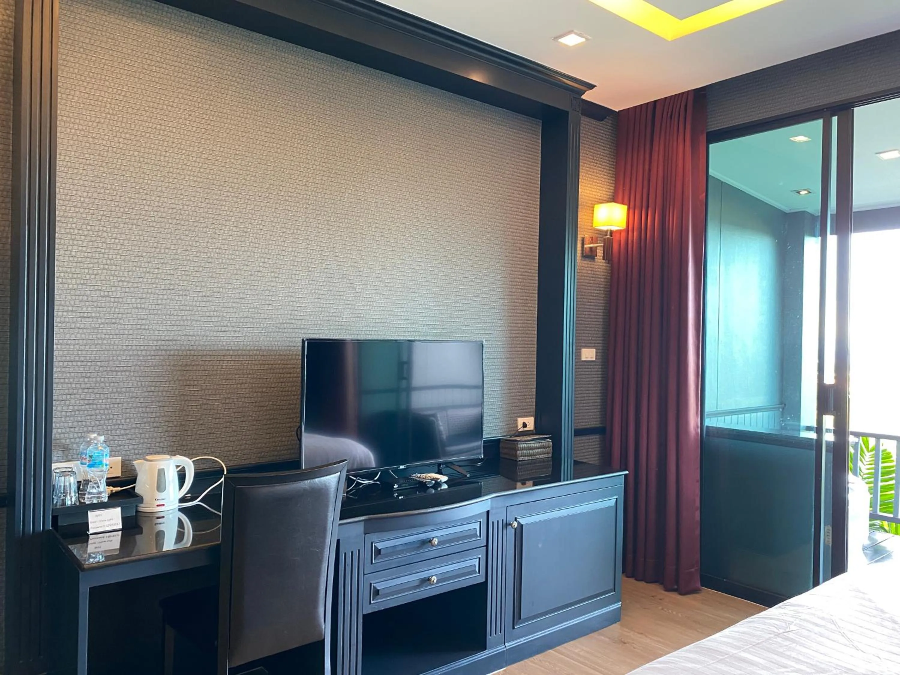 TV and multimedia in Phuket View Coffee and Resort