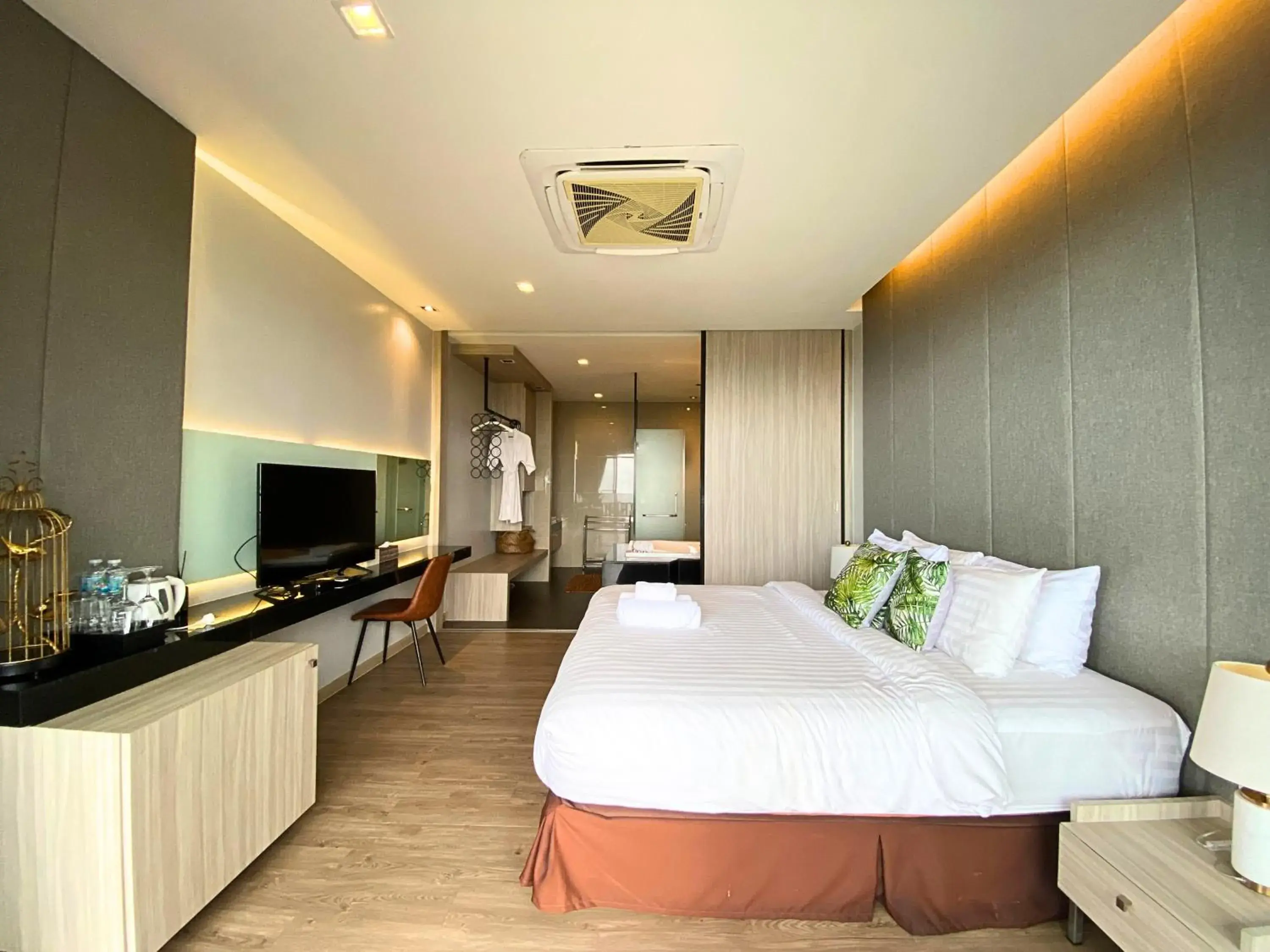King Room with Spa Bath in Phuket View Coffee and Resort King Room with Spa Bath in Phuket View Coffee and Resort