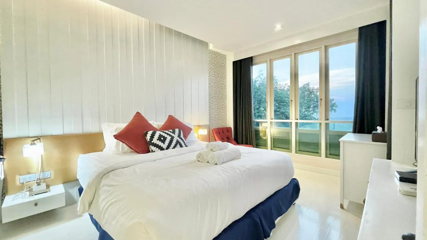 Bedroom, Bed in Phuket View Coffee and Resort