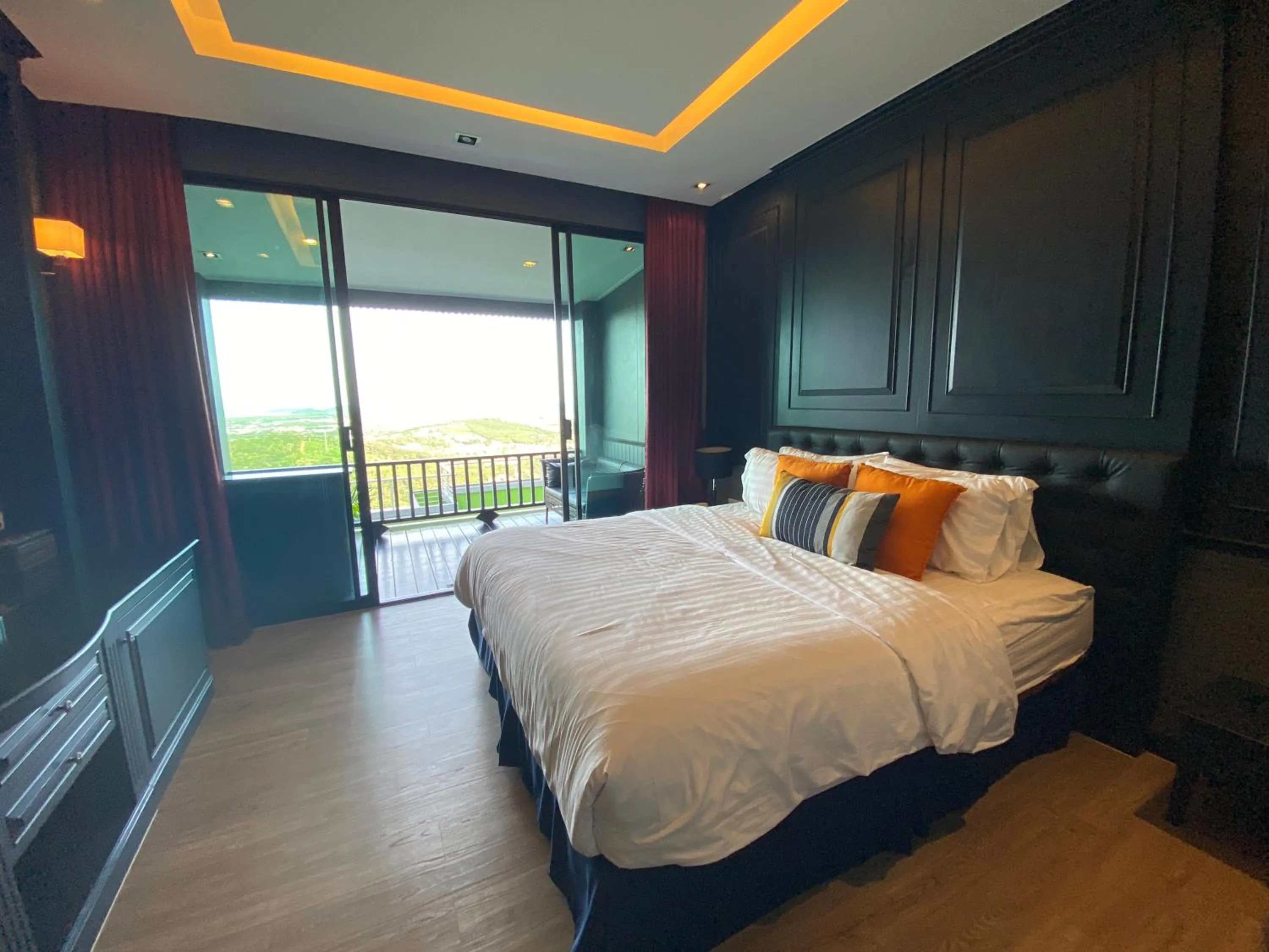 Bedroom, Bed in Phuket View Coffee and Resort