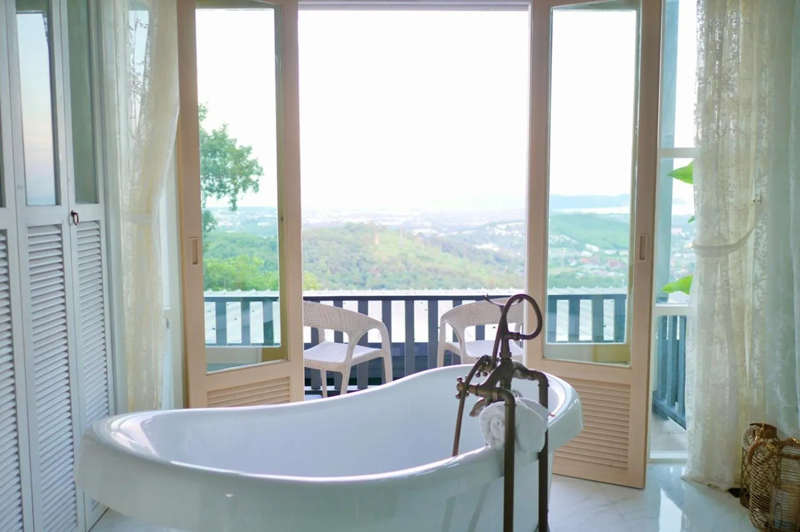 Bath in Phuket View Coffee and Resort